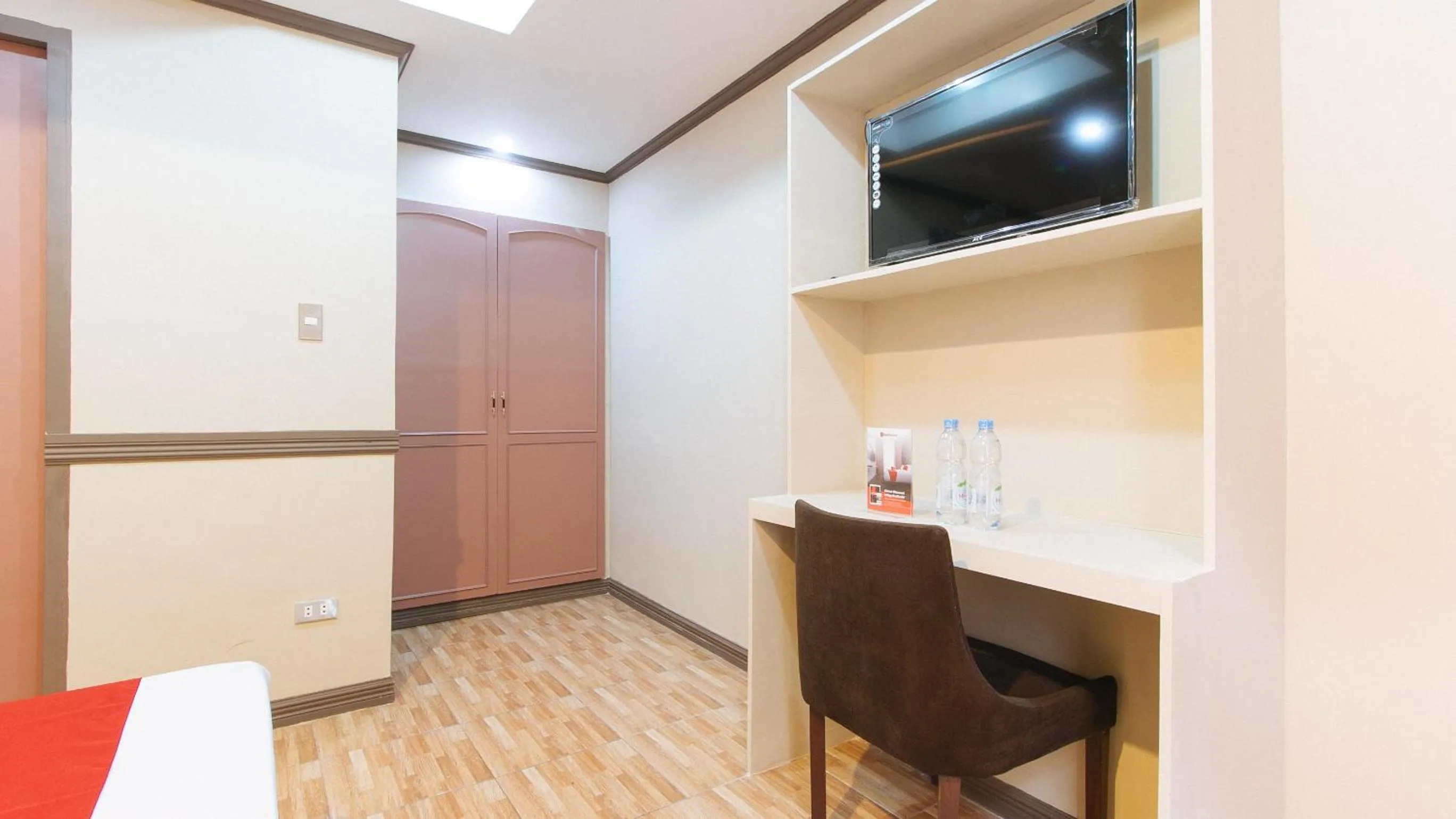 Seating area in RedDoorz Plus at Canley Residential