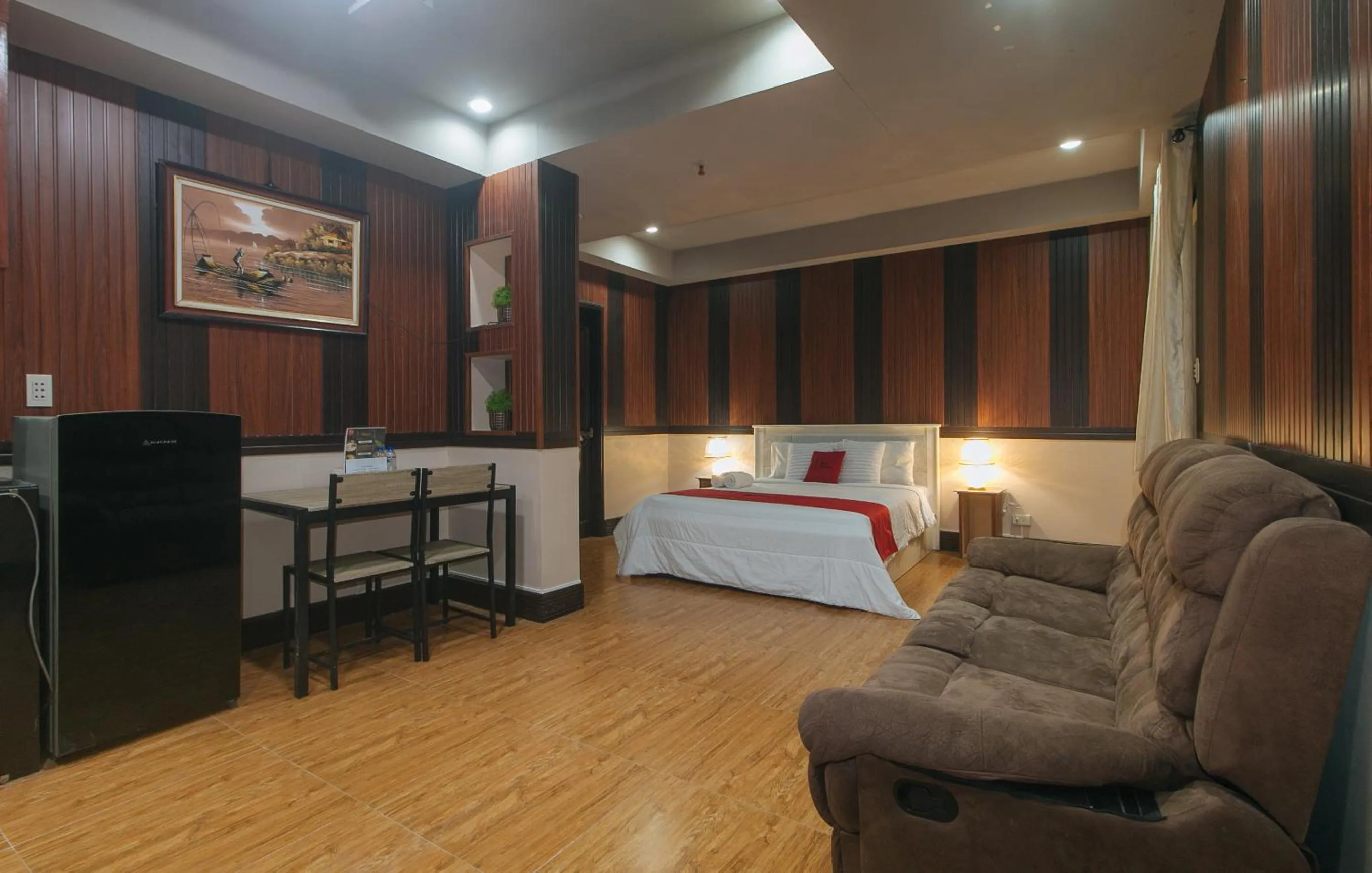 Photo of the whole room, Bed in RedDoorz Plus at Canley Residential