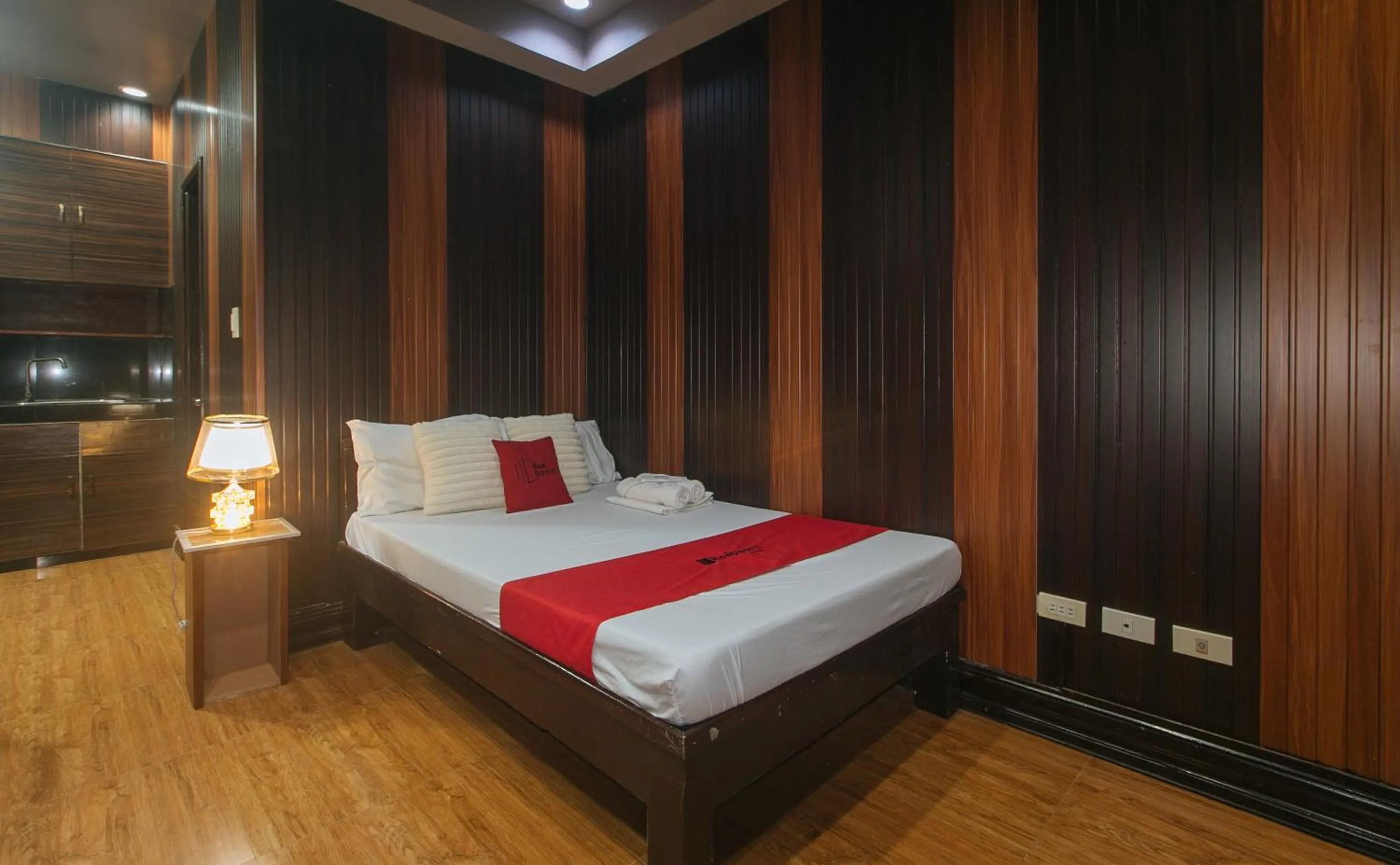 Photo of the whole room, Bed in RedDoorz Plus at Canley Residential