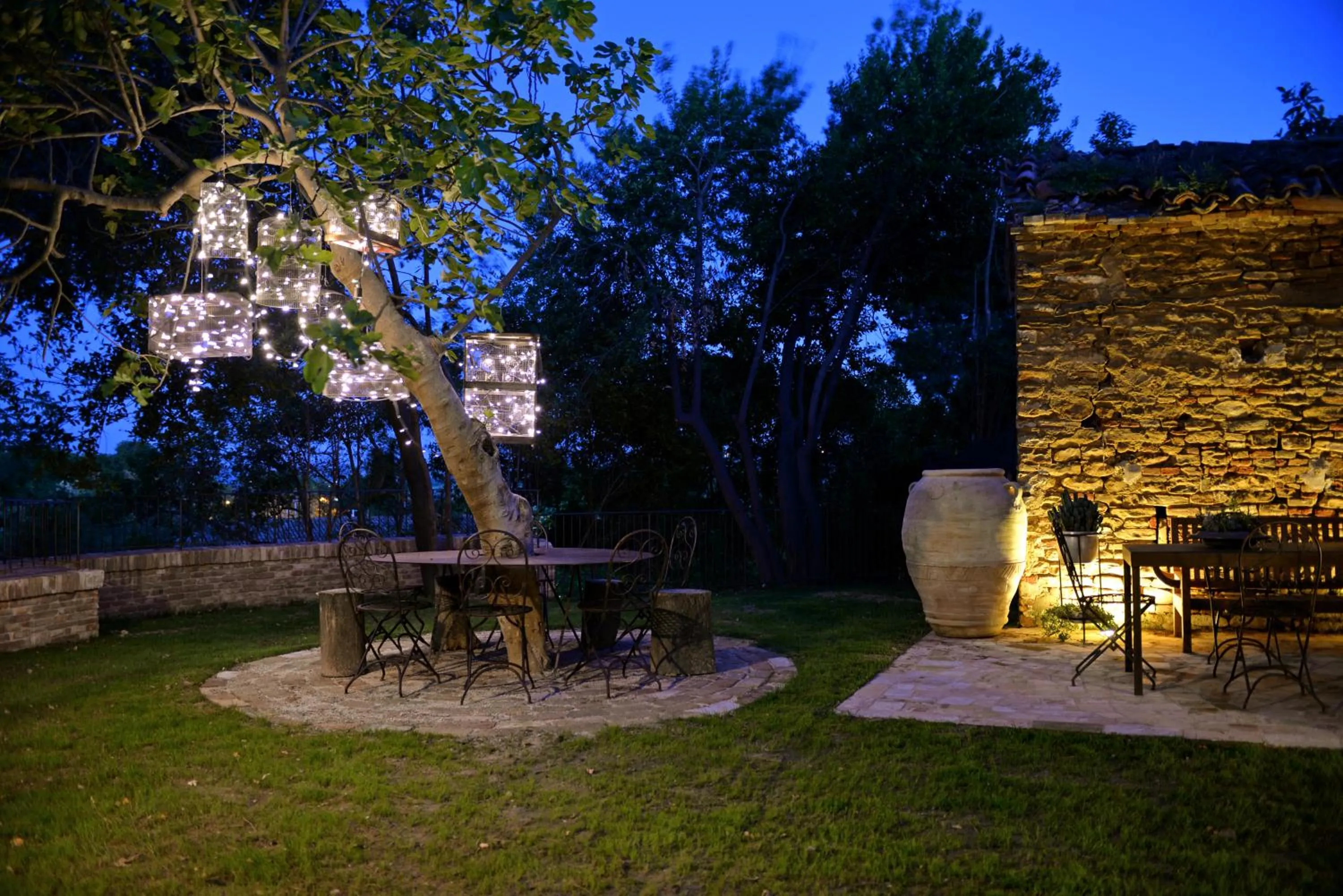 Patio in Castello di Granarola Relais - Adults Friendly -