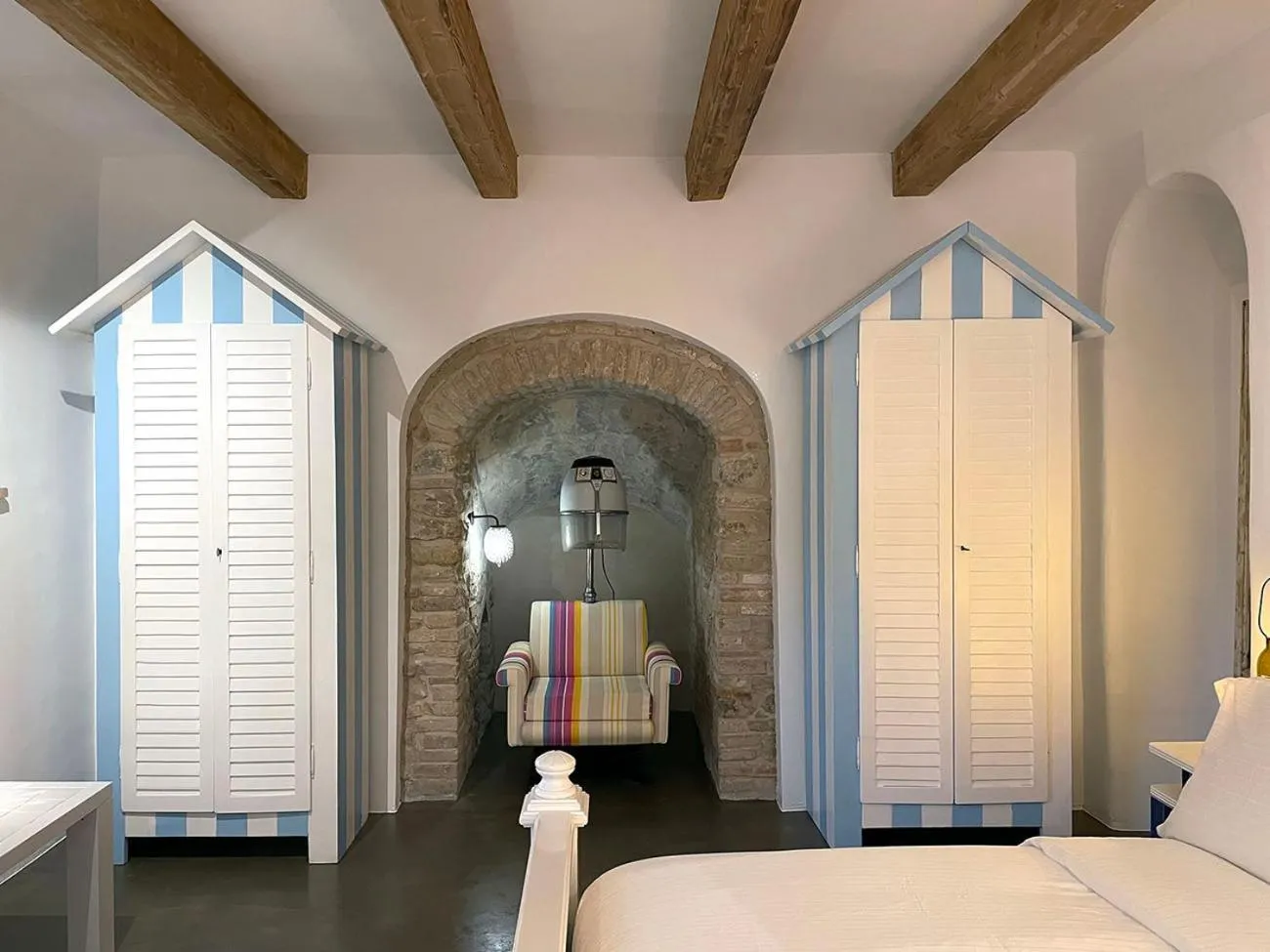 wardrobe, Bed in Castello di Granarola Relais - Adults Friendly -