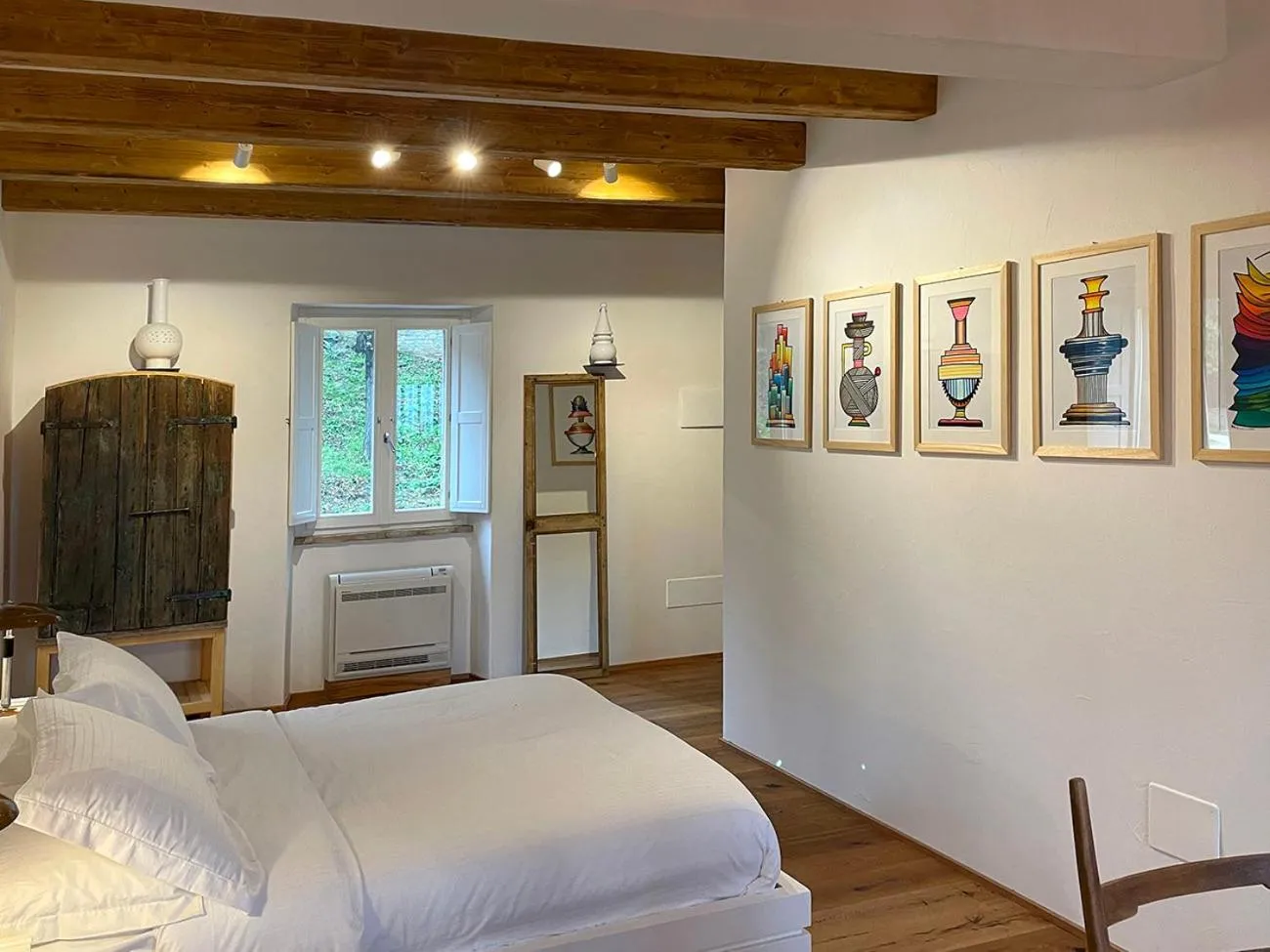 Decorative detail, Bed in Castello di Granarola Relais - Adults Friendly -