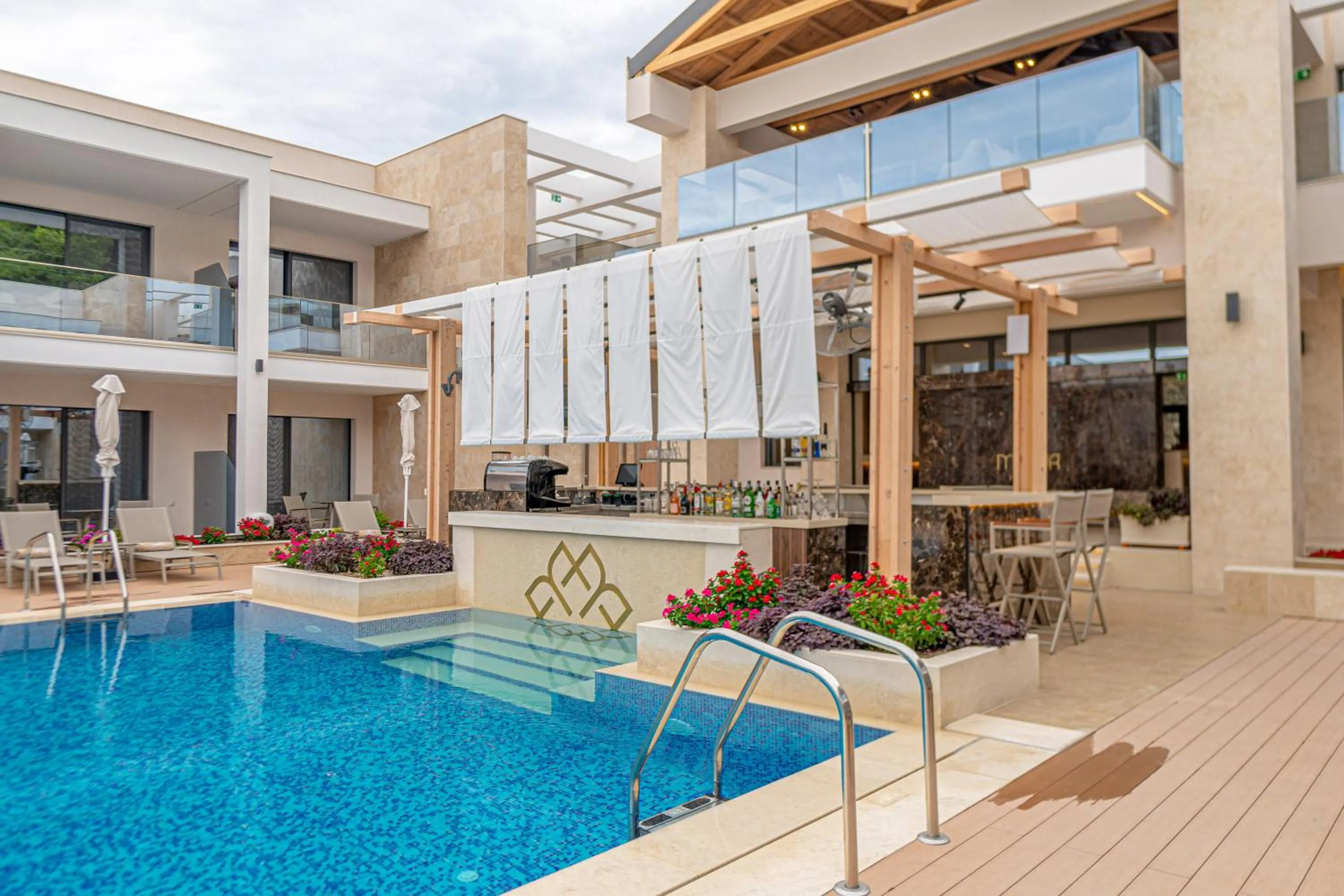 Lounge or bar in Mirror Hotel