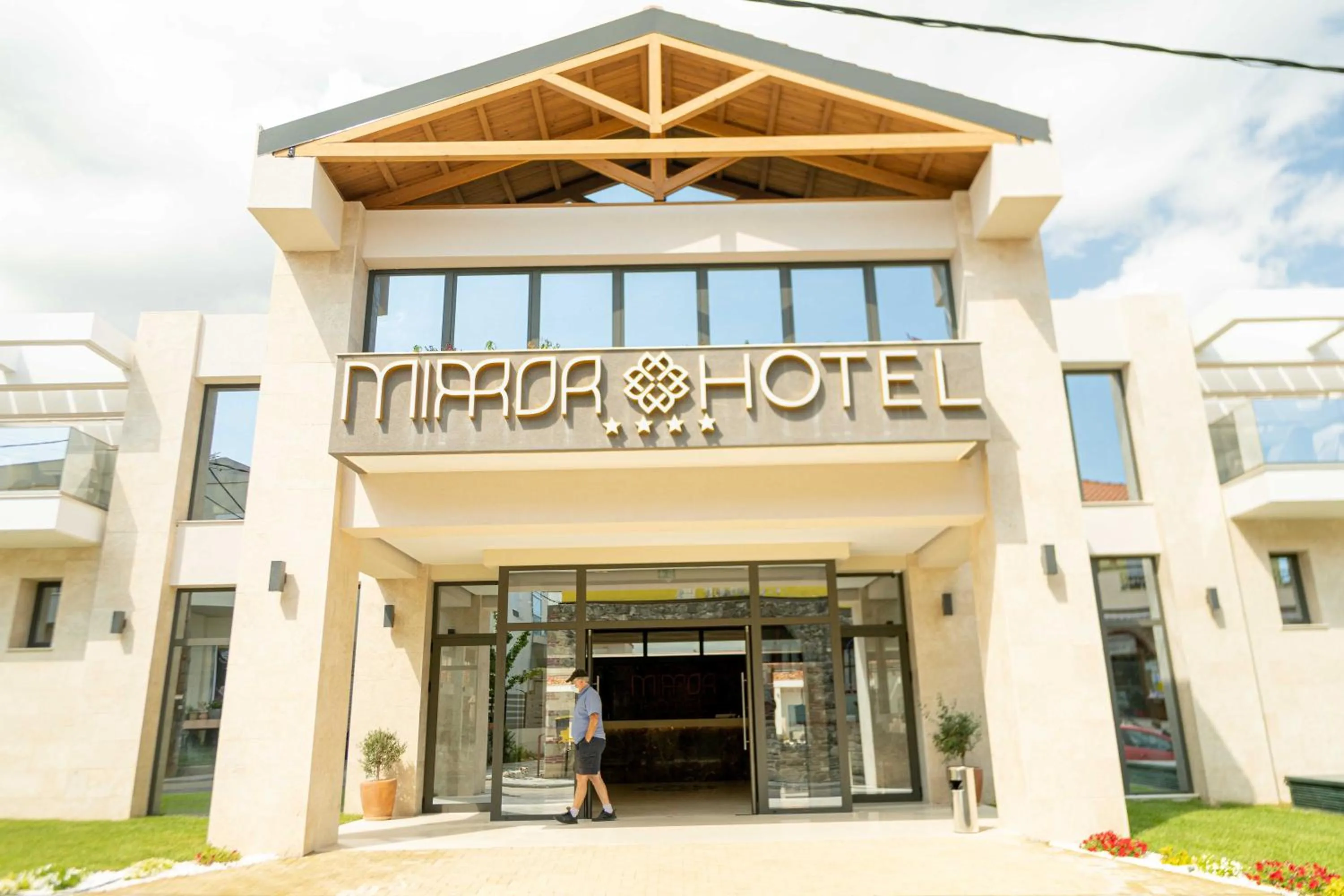 Facade/entrance in Mirror Hotel