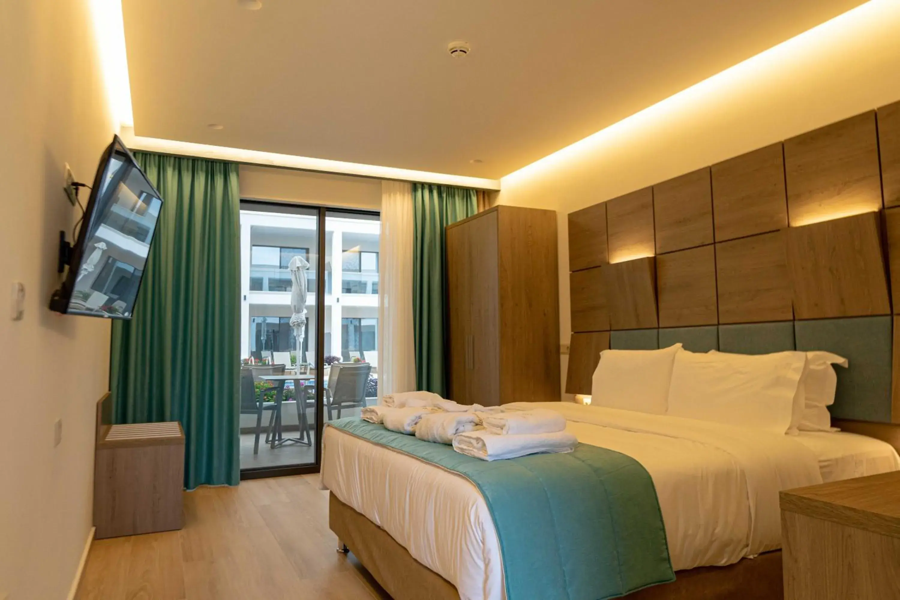 Double Room - Disability Access in Mirror Hotel Double Room - Disability Access in Mirror Hotel