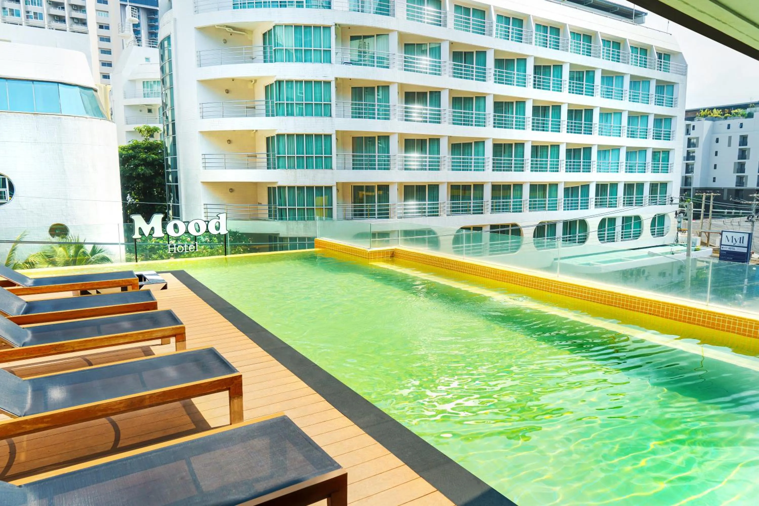 Swimming pool in Mood Hotel Pattaya