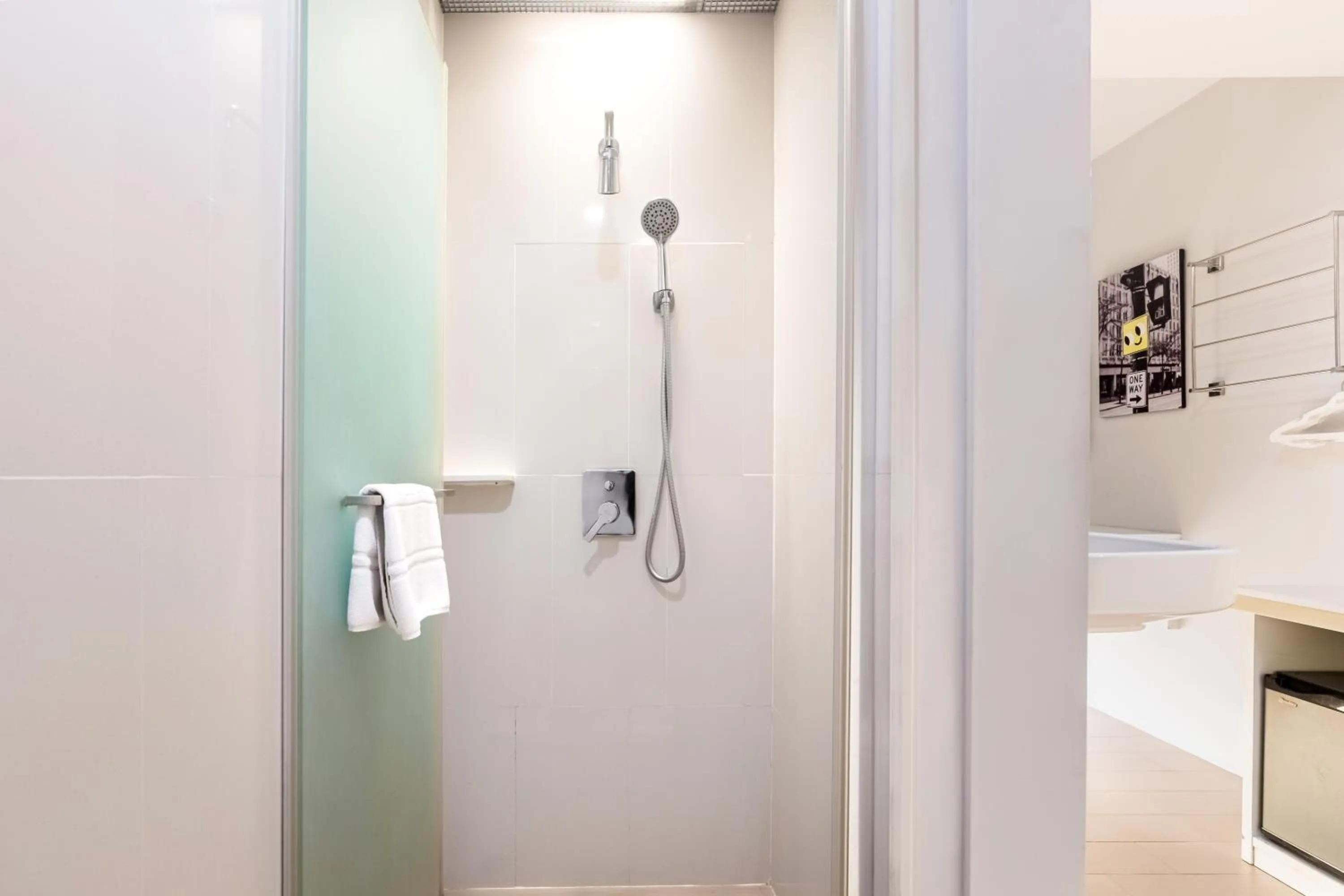 Shower in Mood Hotel Pattaya