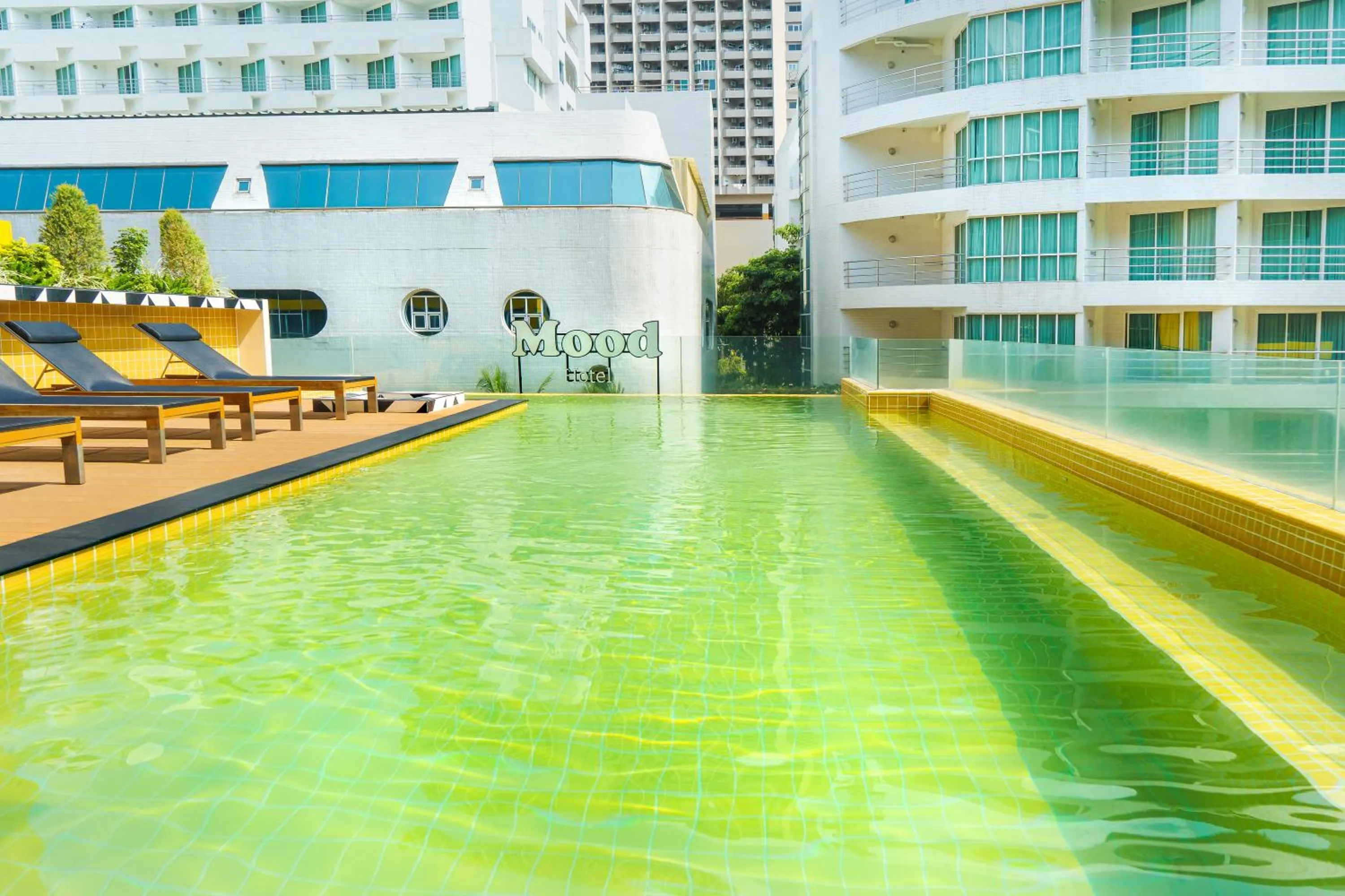 Swimming pool in Mood Hotel Pattaya