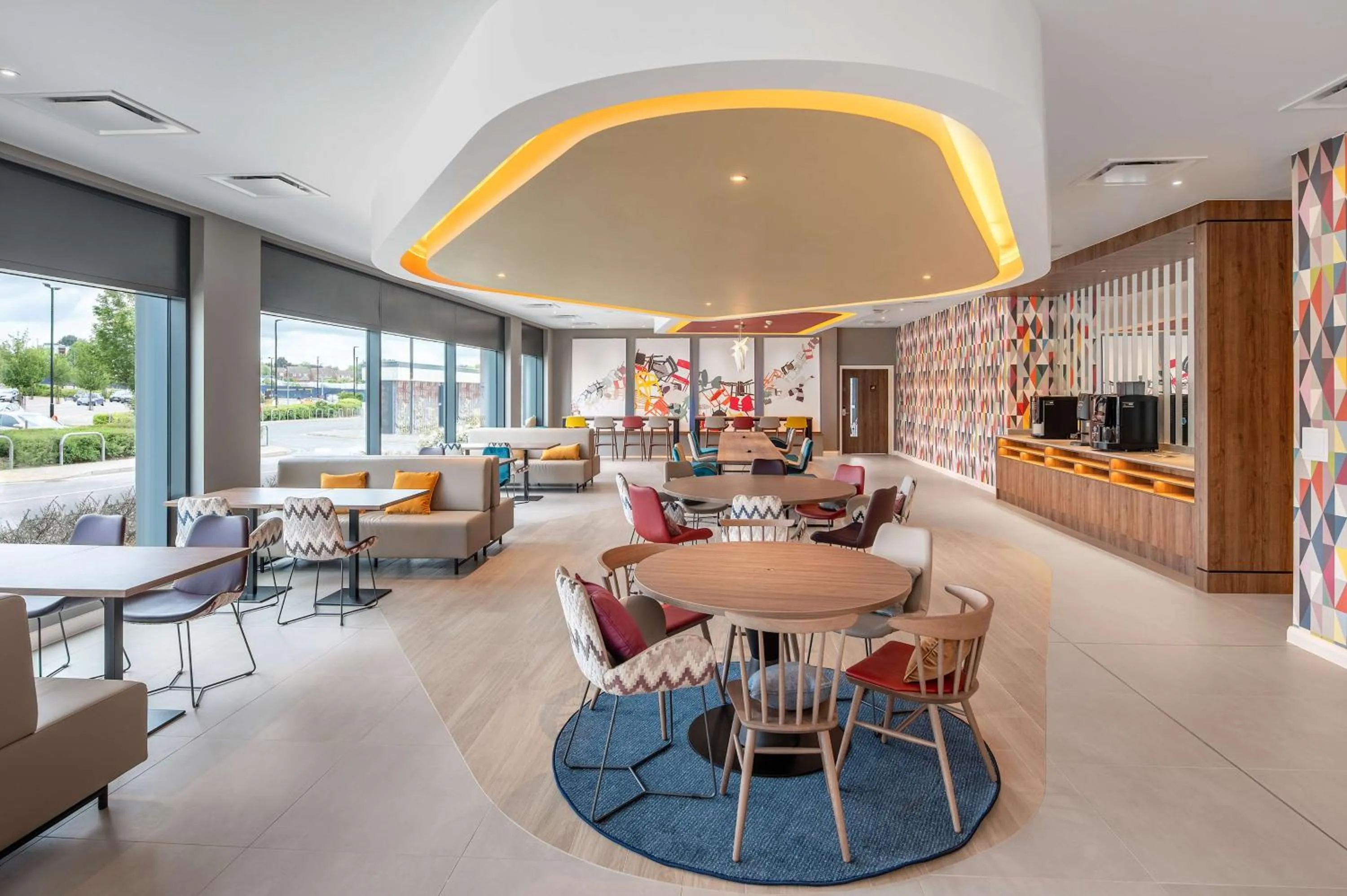 Lobby or reception in Hampton by Hilton High Wycombe