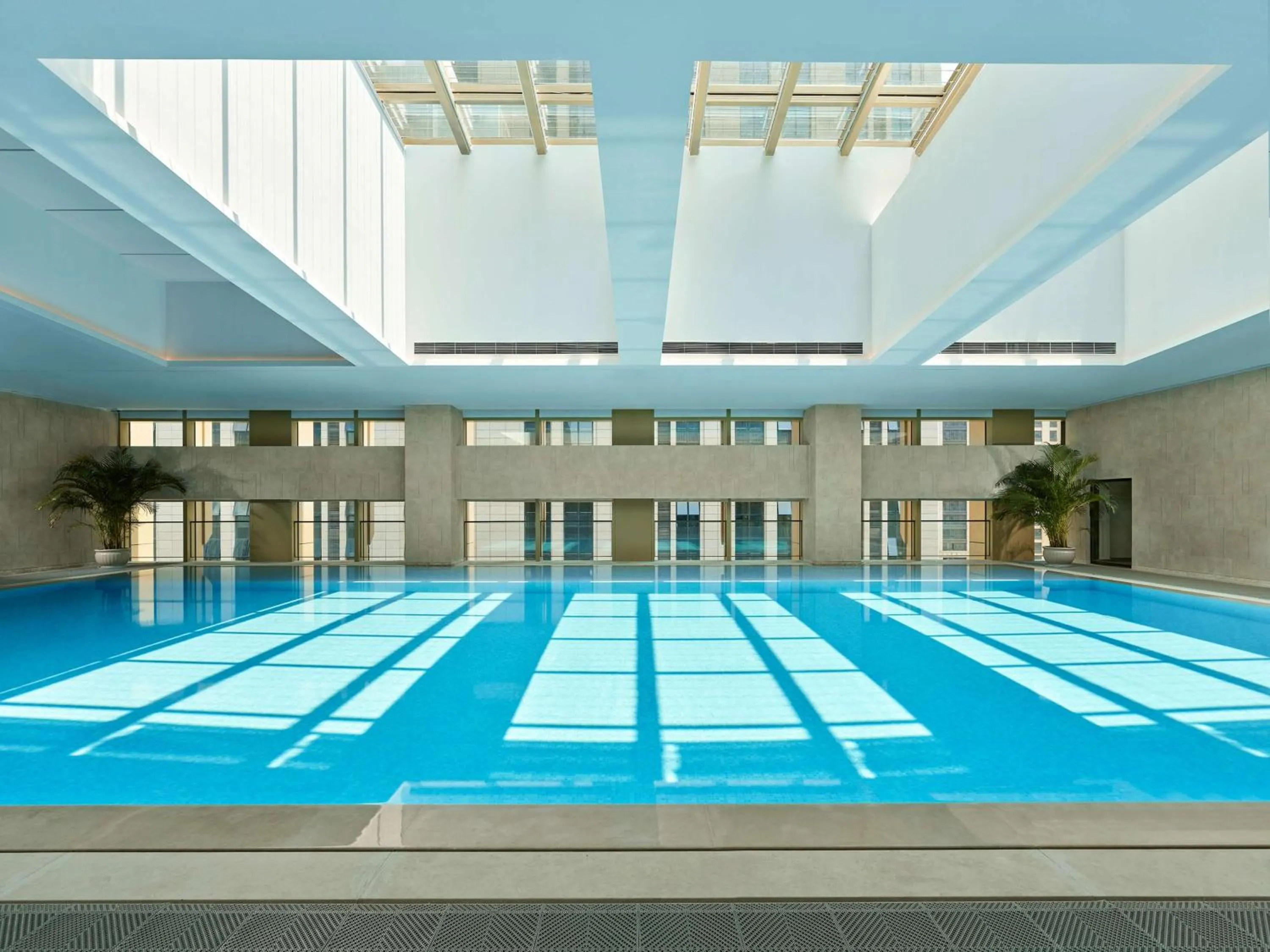 Swimming pool in DoubleTree by Hilton Qidong