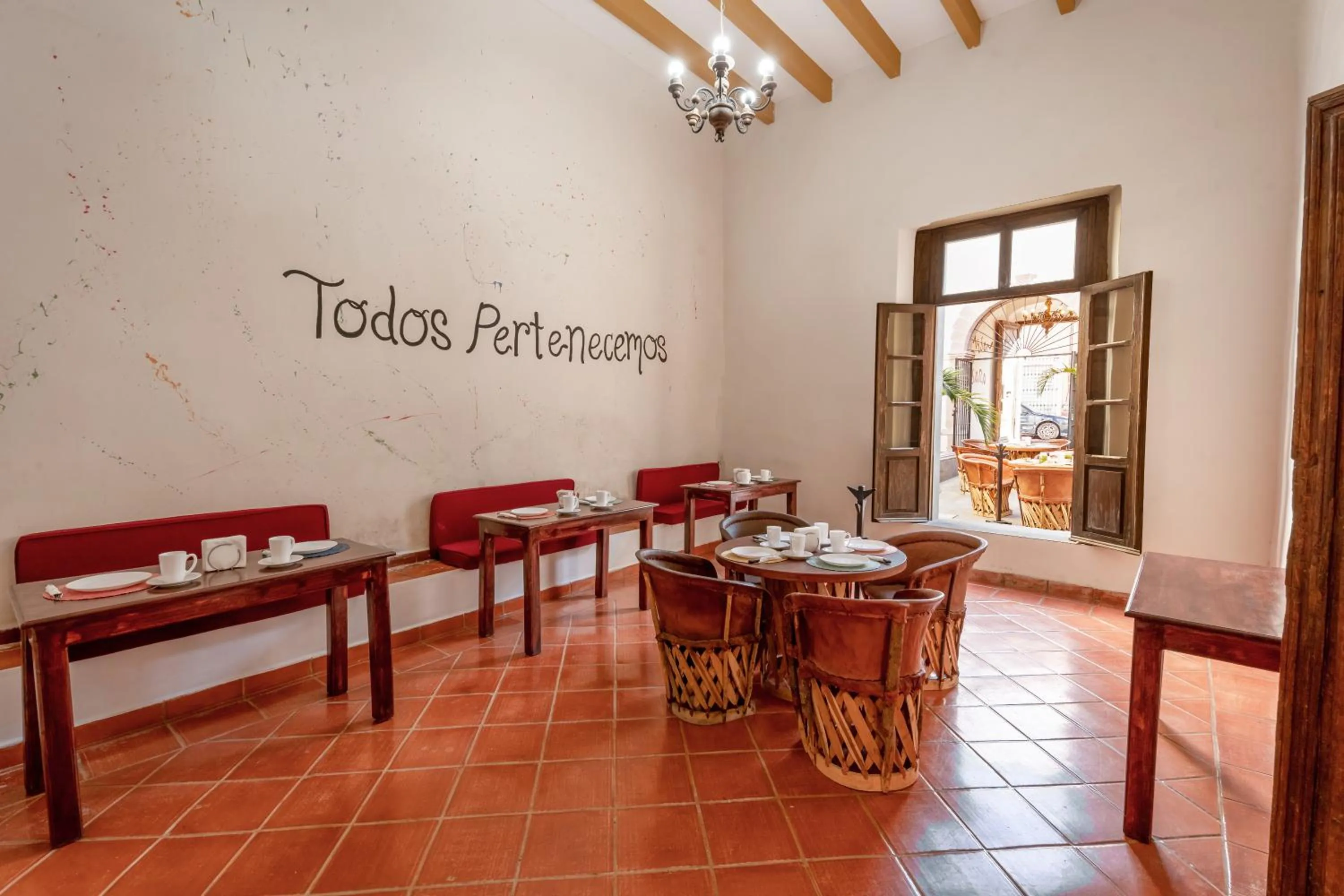 Restaurant/places to eat in Hotel Meson de Sara