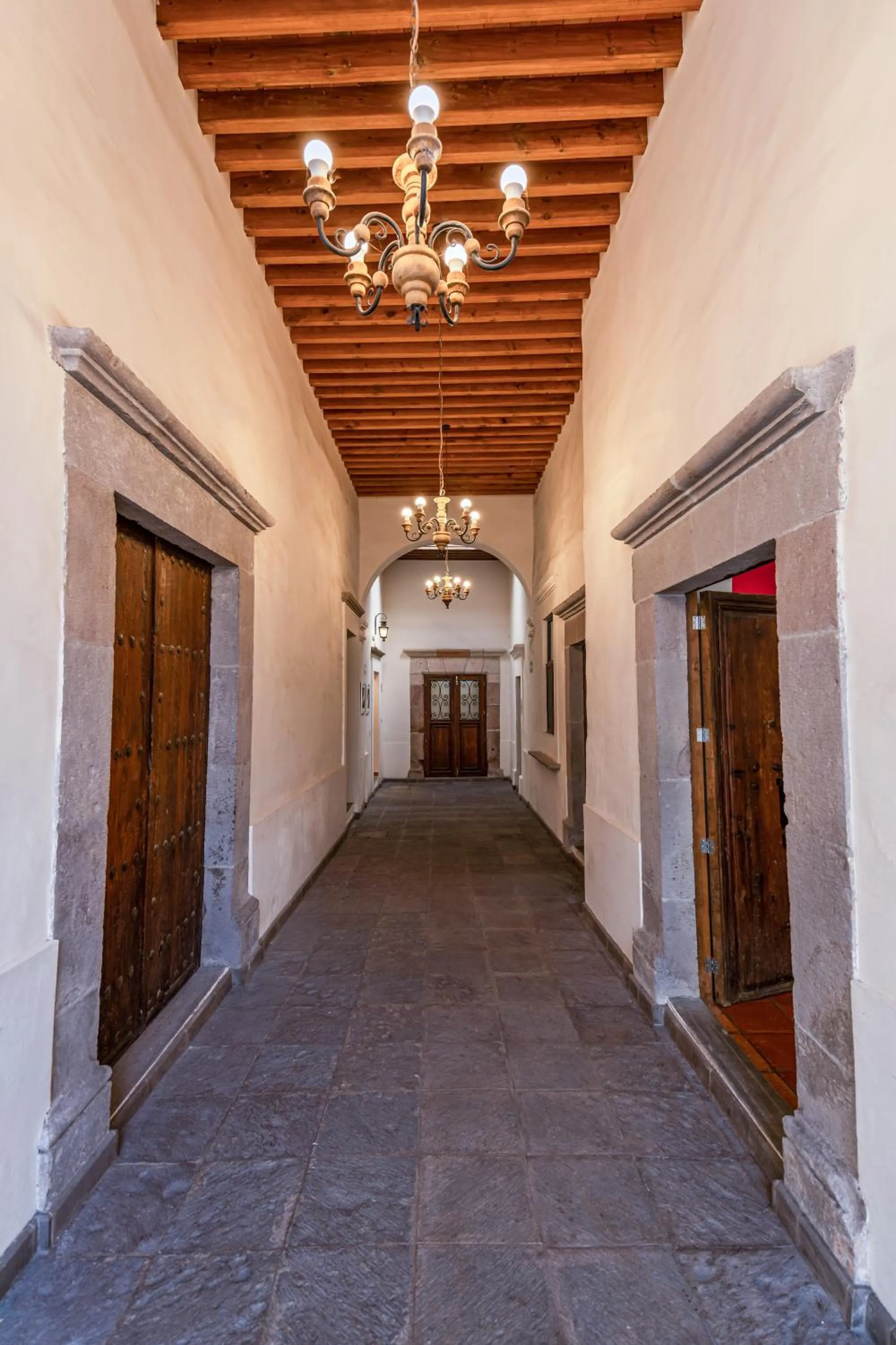 Inner courtyard view in Hotel Meson de Sara