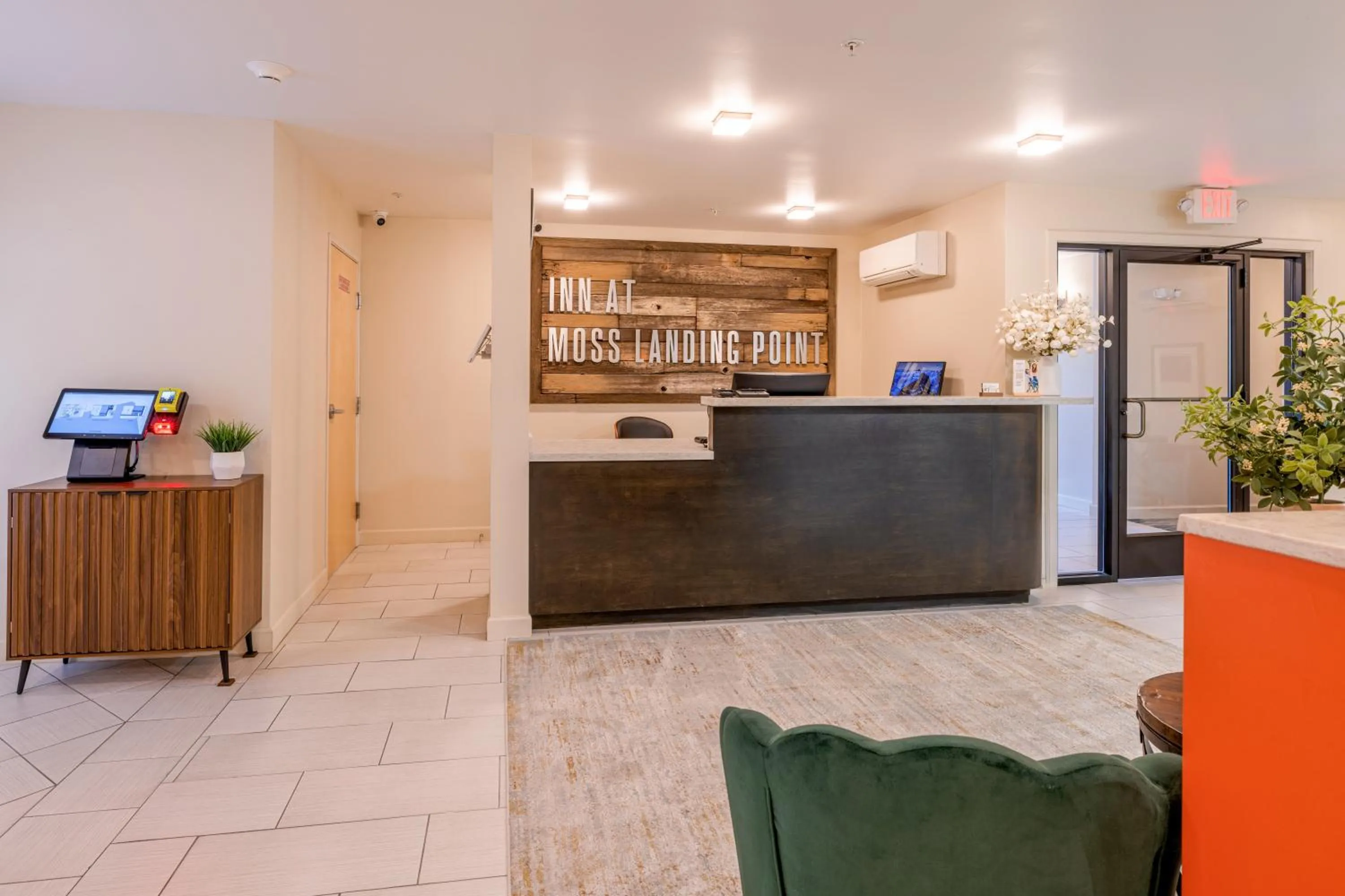 Lobby or reception in Inn At Moss Landing Point