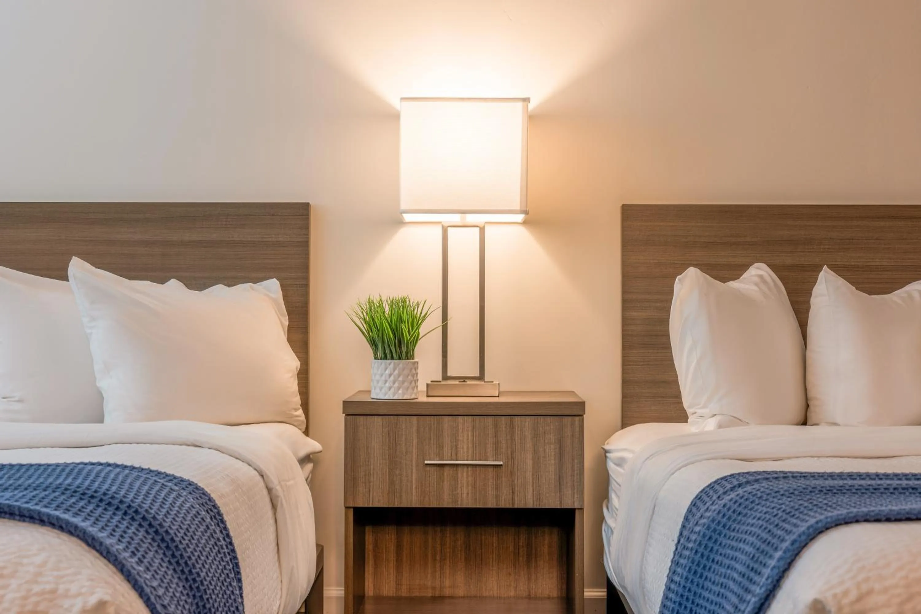 Bedroom, Bed in Inn At Moss Landing Point