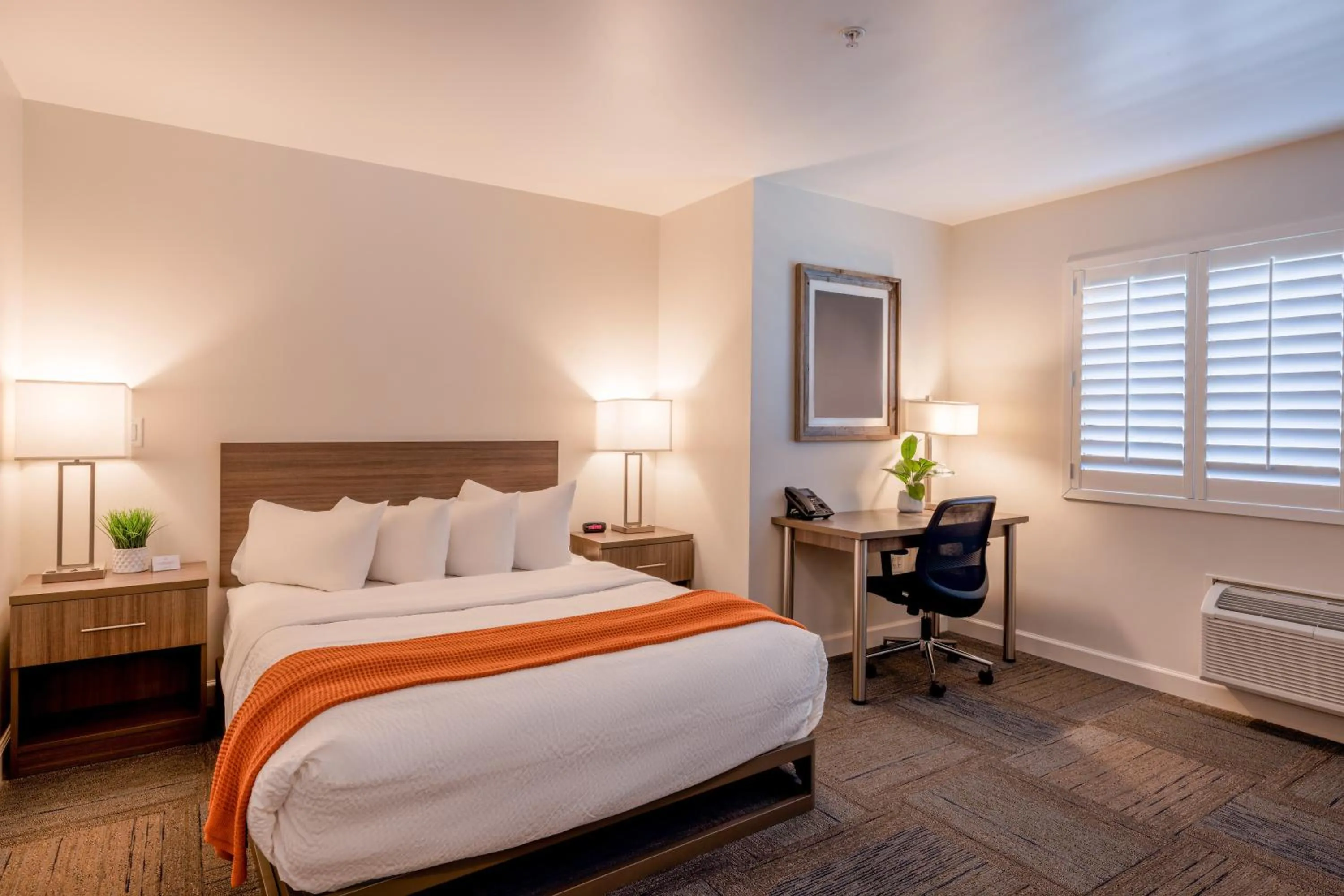 Bed in Inn At Moss Landing Point