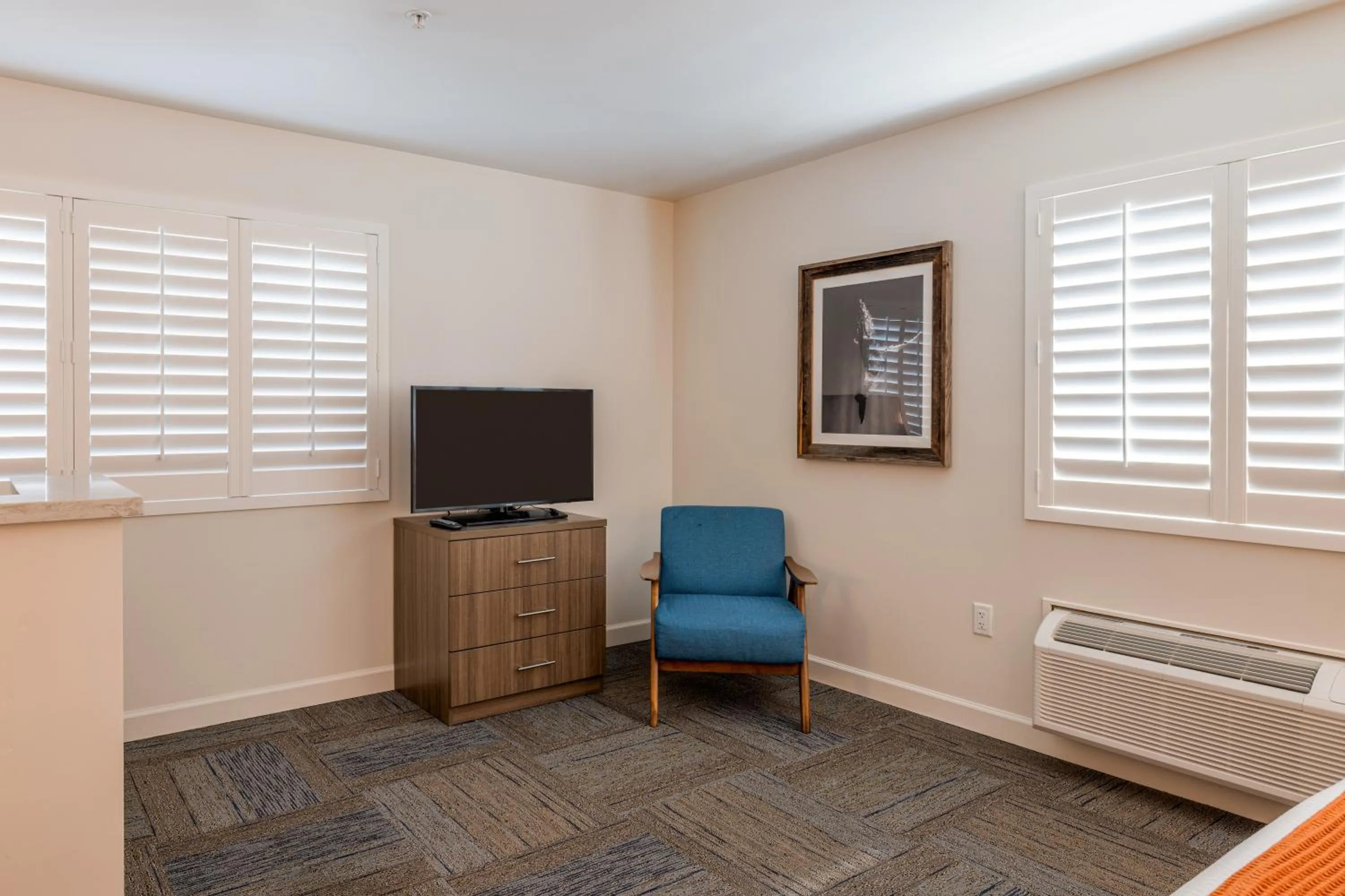 TV and multimedia in Inn At Moss Landing Point