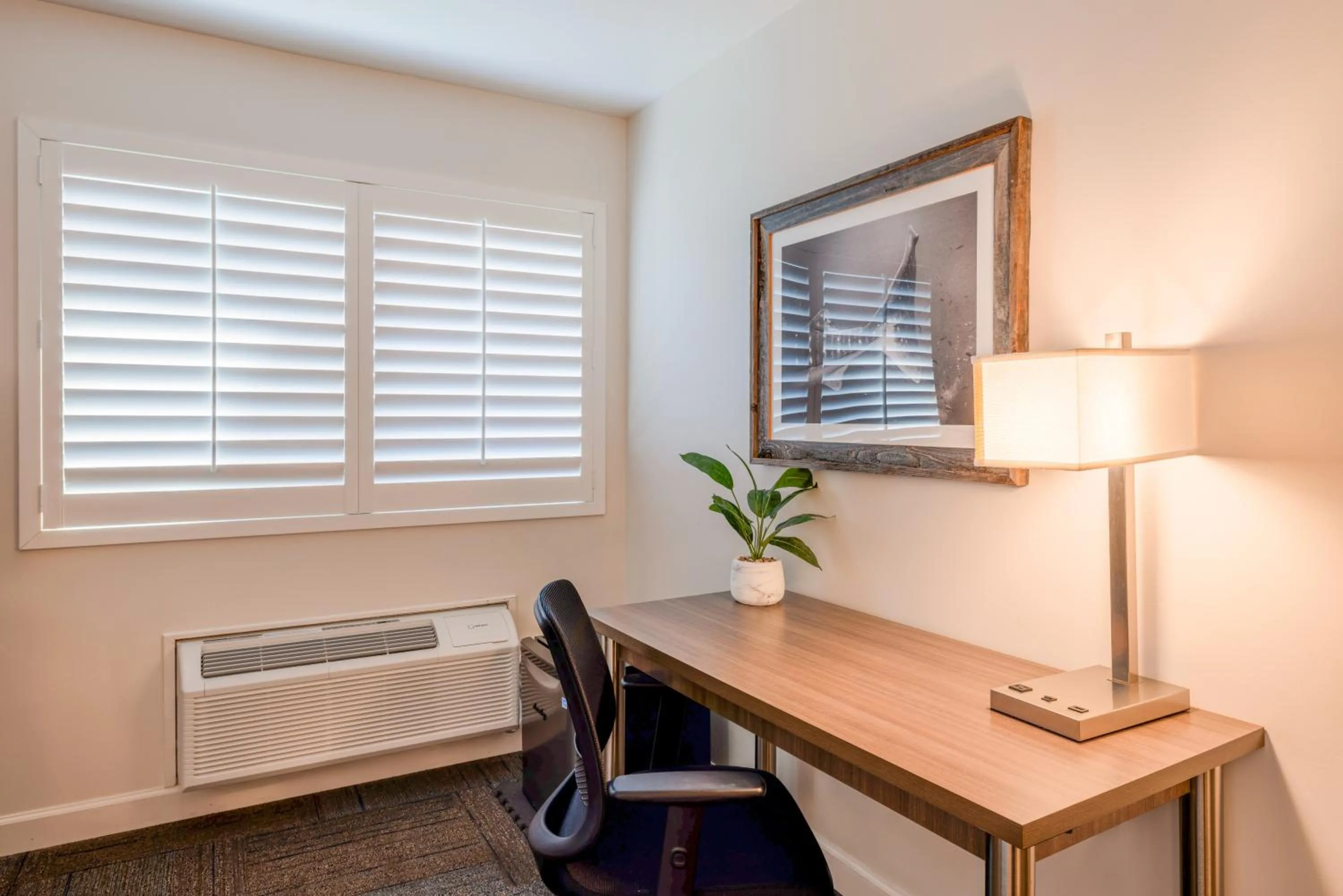 TV and multimedia in Inn At Moss Landing Point