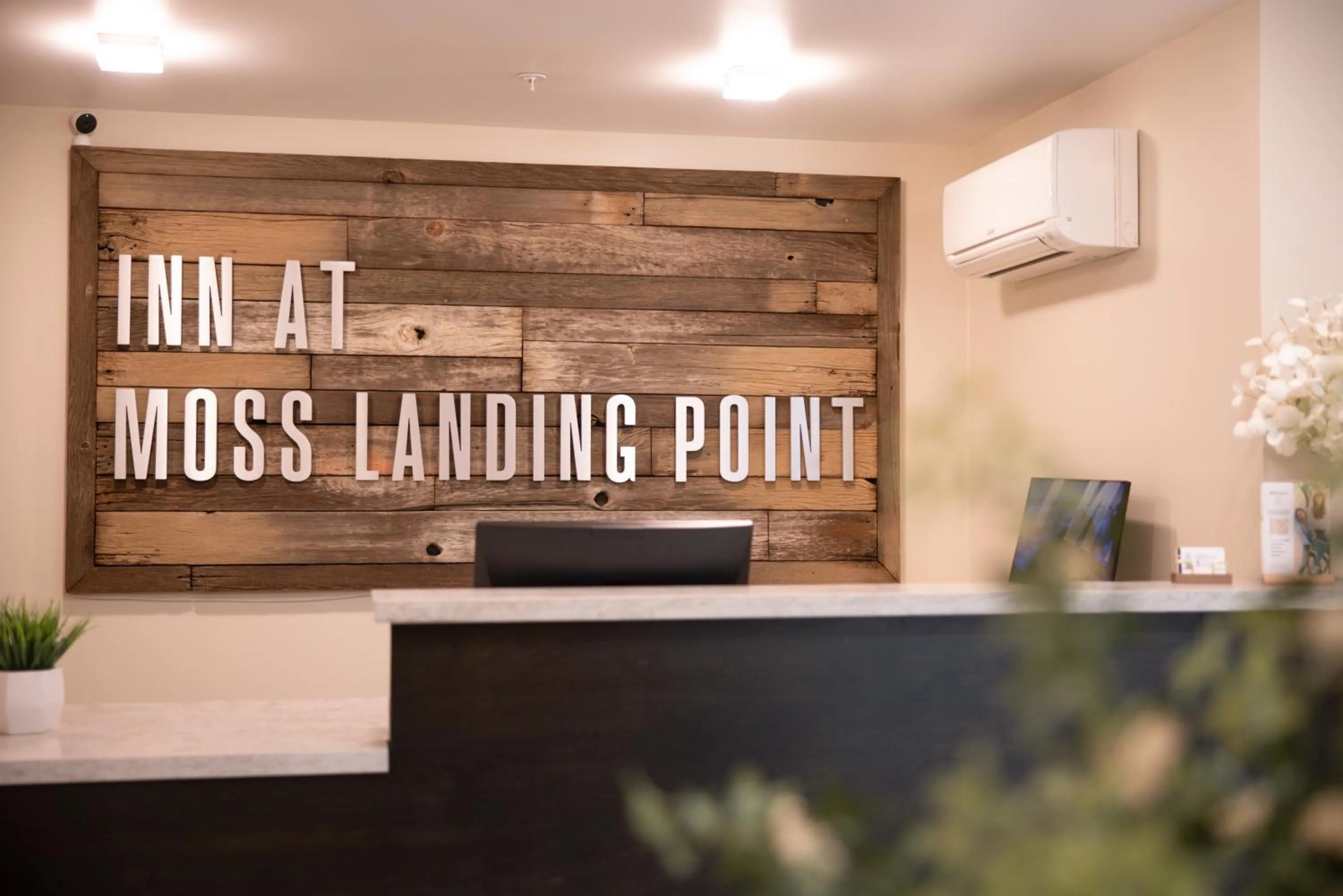 Lobby or reception in Inn At Moss Landing Point