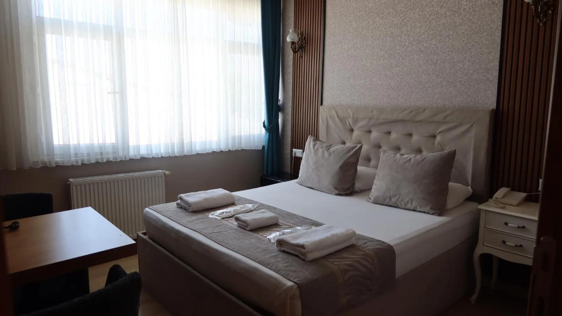 Bed in ÜSKÜDAR OTEL