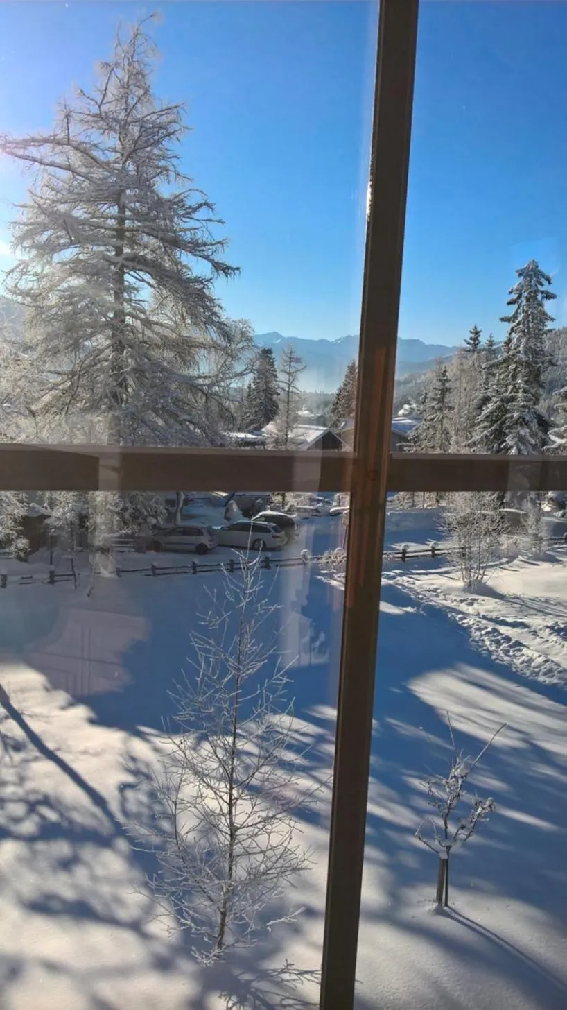 Garden view in Landhaus Charlotte Apartments Tirol