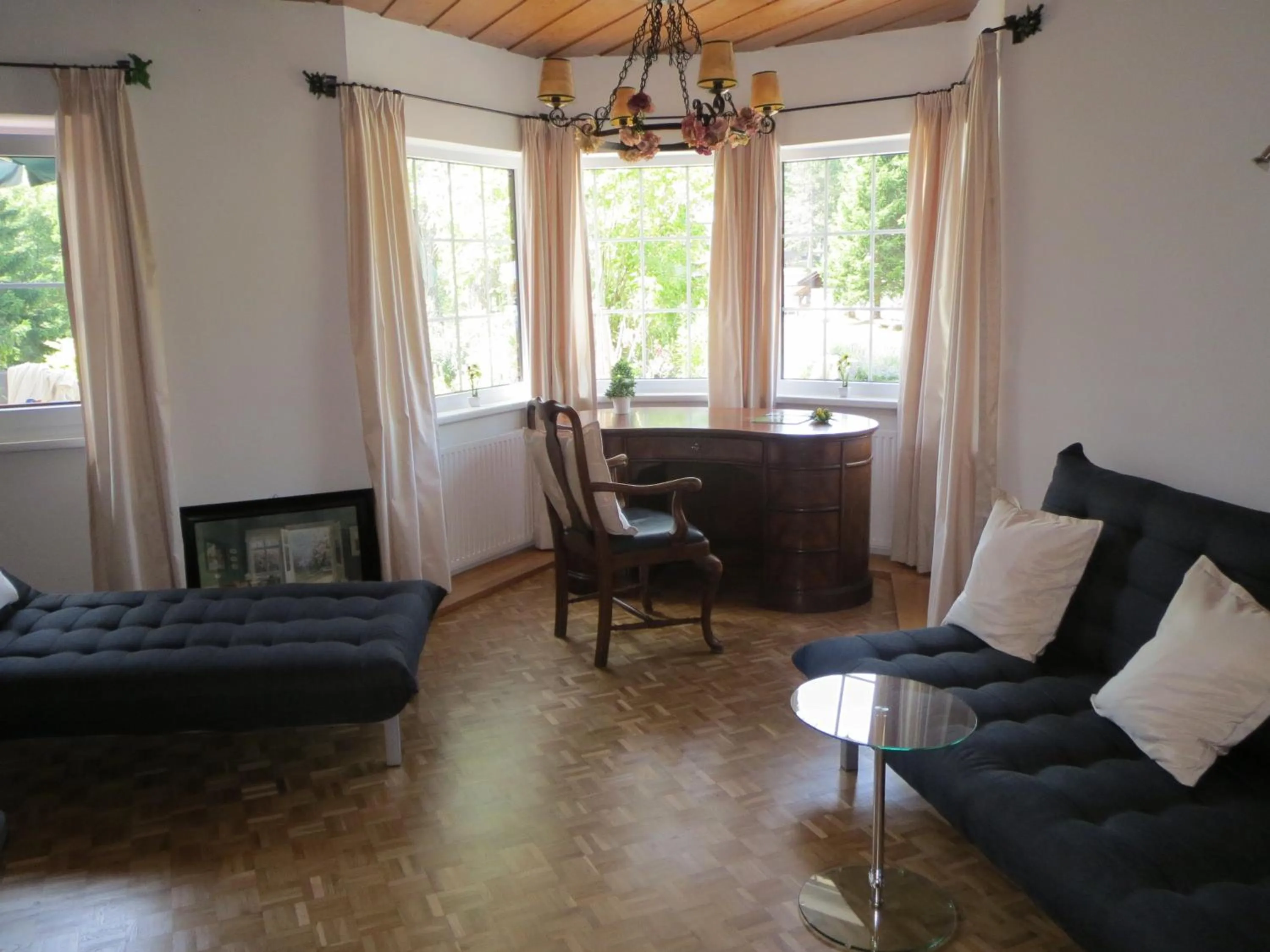 Communal lounge/ TV room in Landhaus Charlotte Apartments Tirol