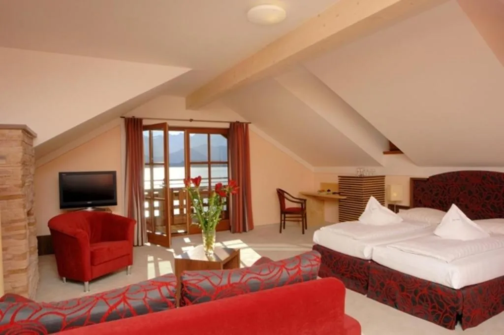 Balcony/Terrace, Bed in Hotel Geiger