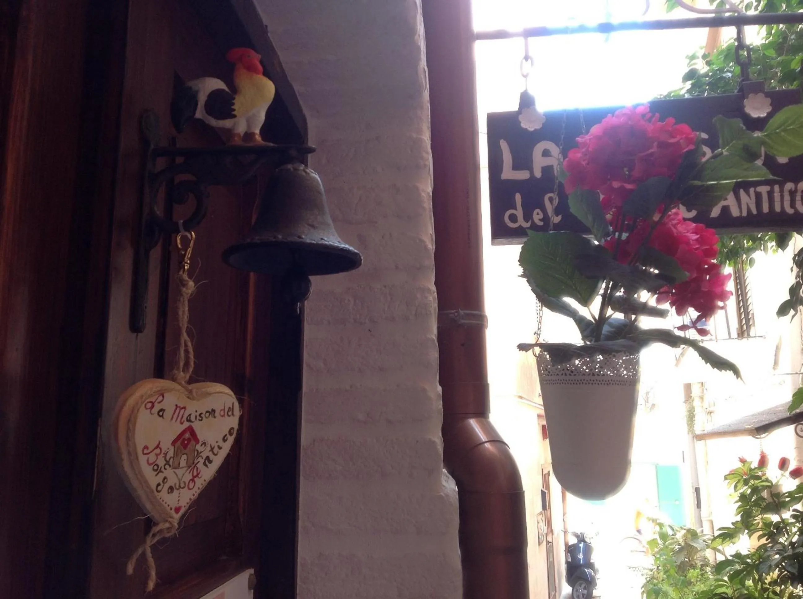 Decorative detail in B&B La Maison Del Borgo Antico