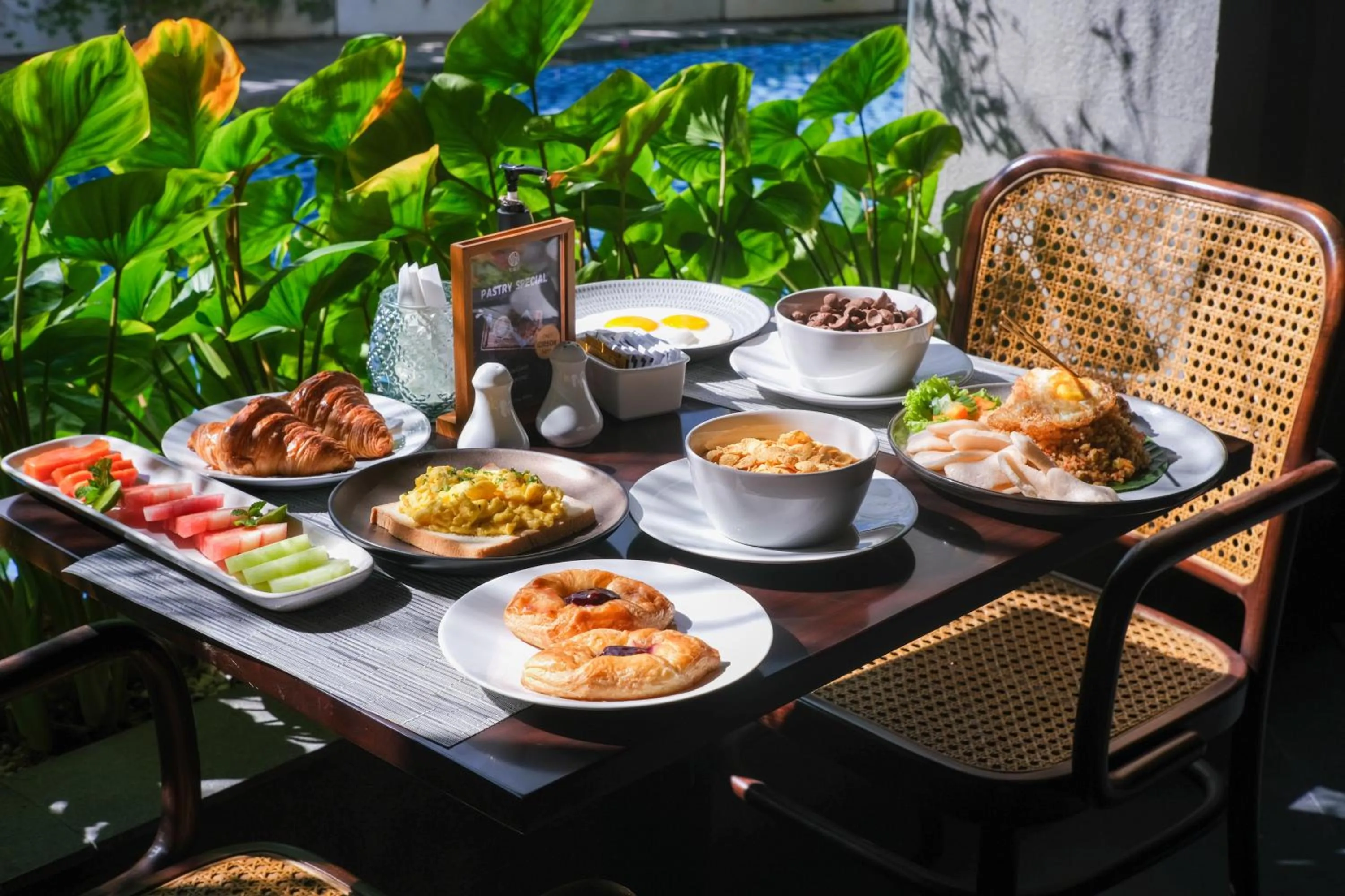 Restaurant/places to eat in Kayumas Seminyak Resort