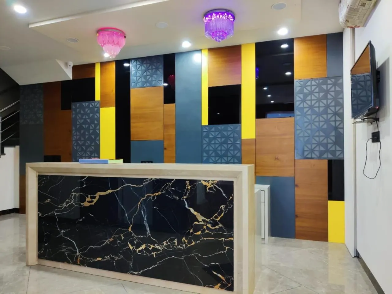 Lobby or reception in DUDI HOTEL