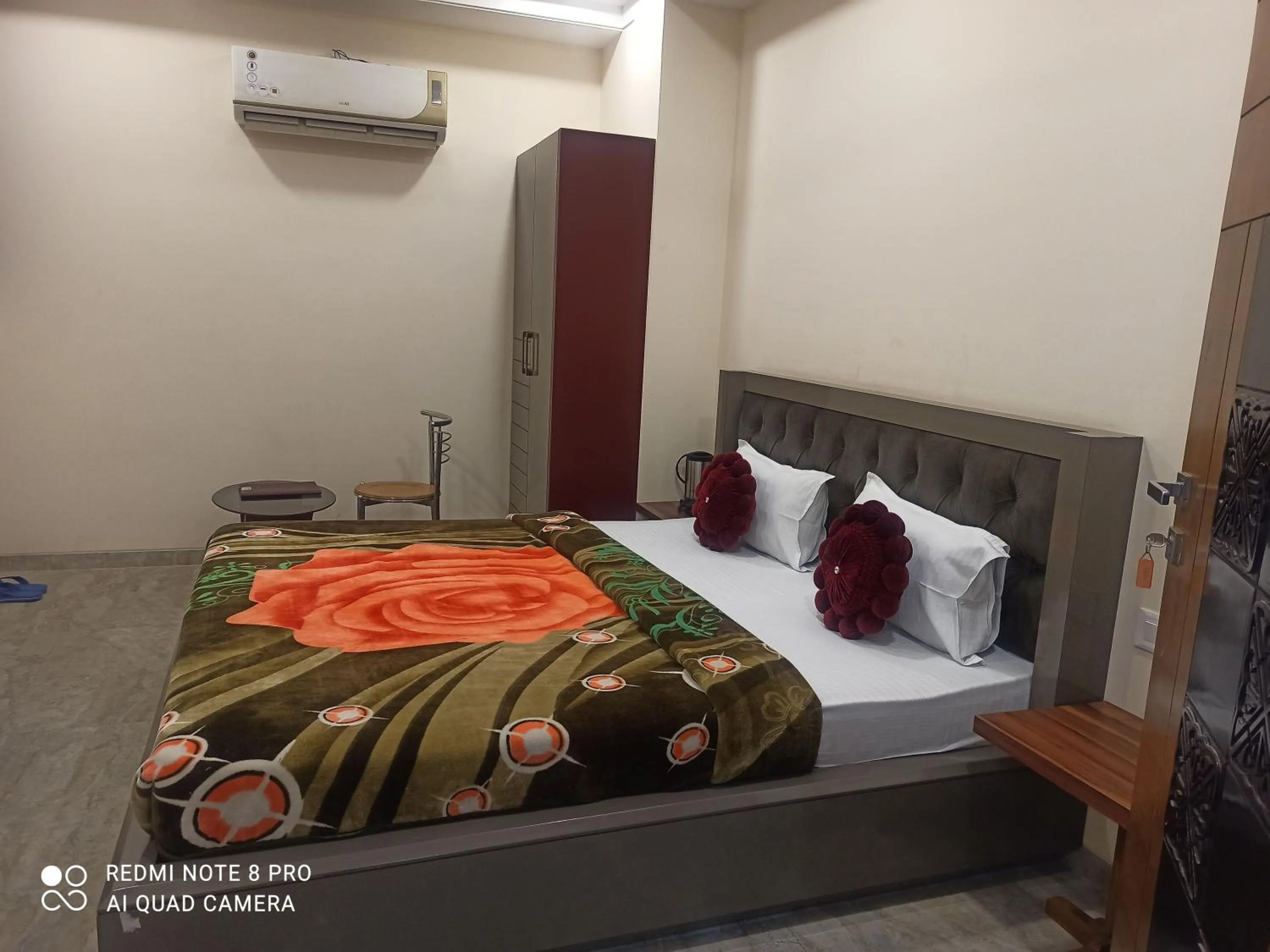 Bed in DUDI HOTEL