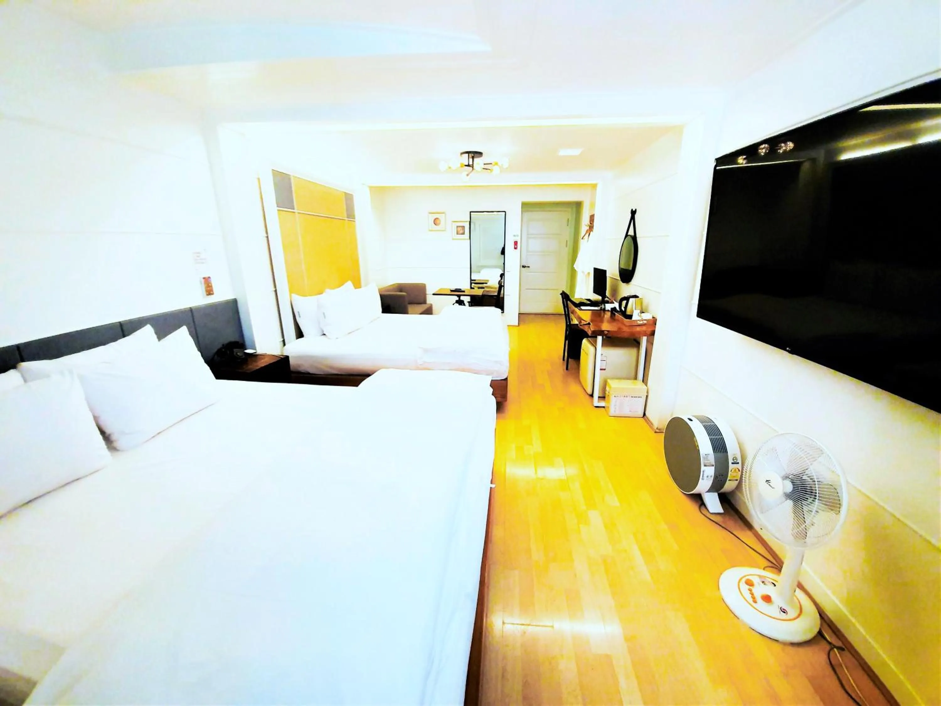 Property building, Bed in Uneed Hotel