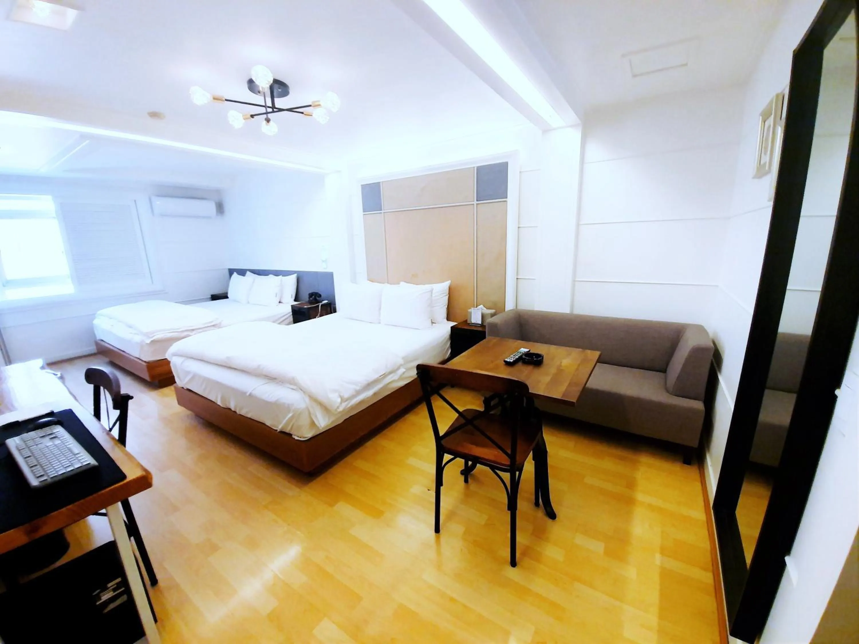 Property building, Bed in Uneed Hotel