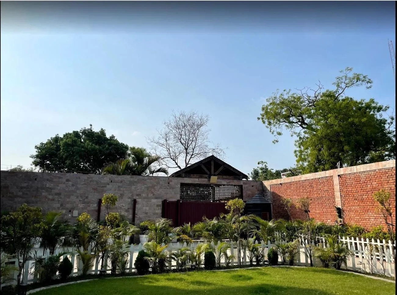 Property building in Yashmay Villa Club & Resort