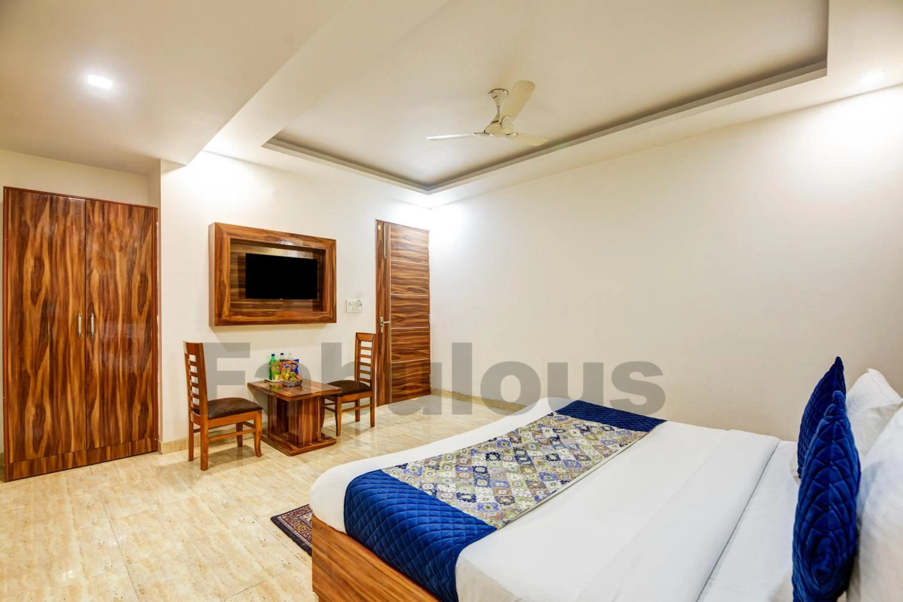 Photo of the whole room, Bed in Hotel Fabulous - Delhi International Airport