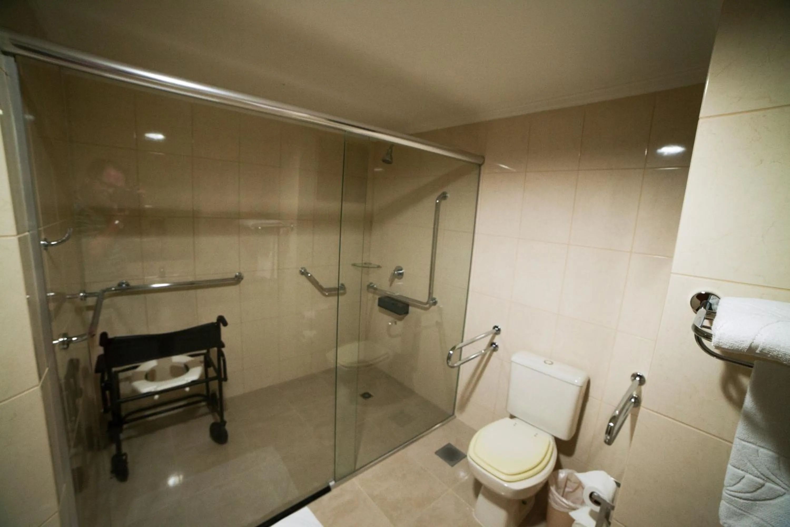 Bathroom in Copas Executive Hotel