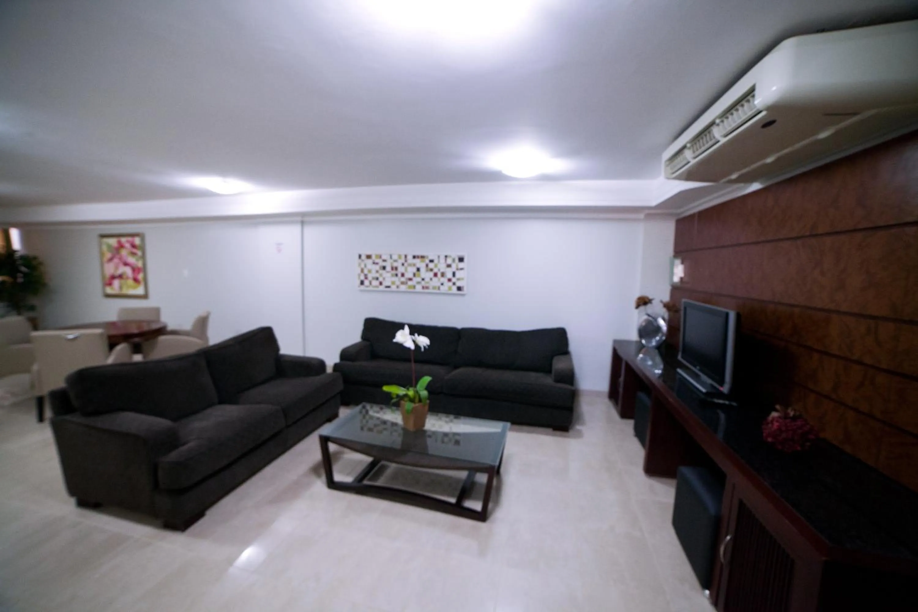 Communal lounge/ TV room in Copas Executive Hotel