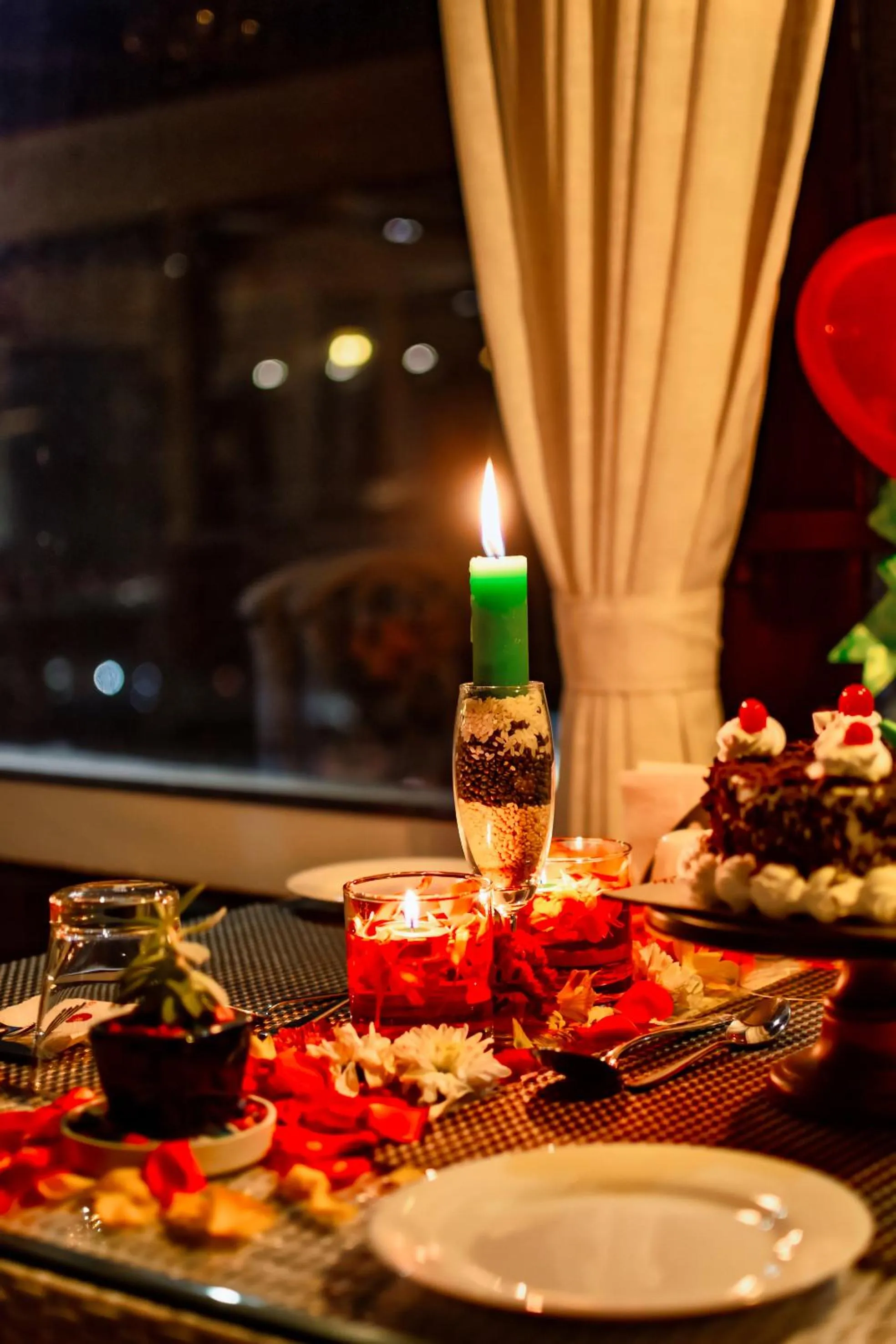 Restaurant/places to eat in Sumitel Vista 800m from Mall Road