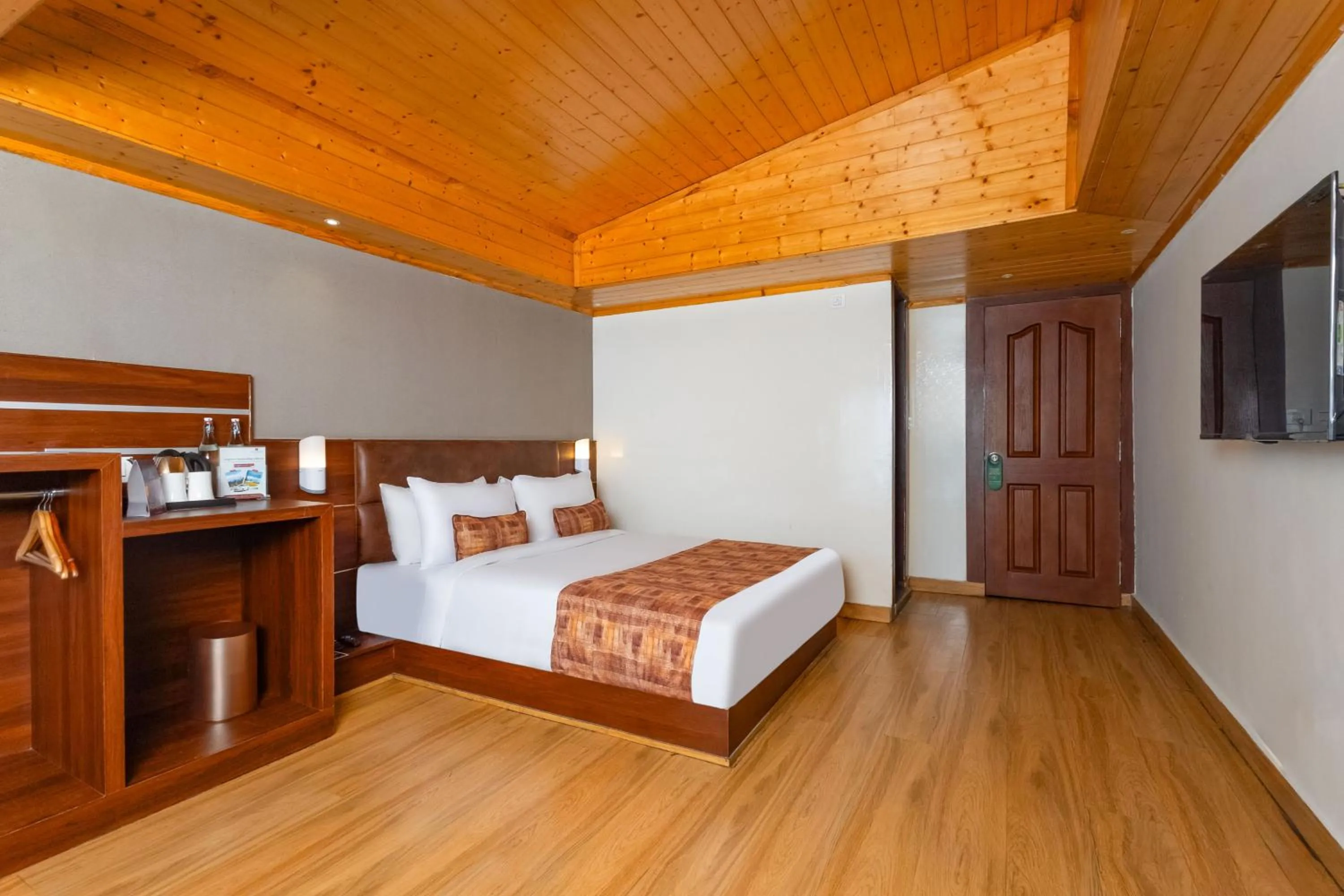 Bedroom, Bed in Sumitel Vista 800m from Mall Road