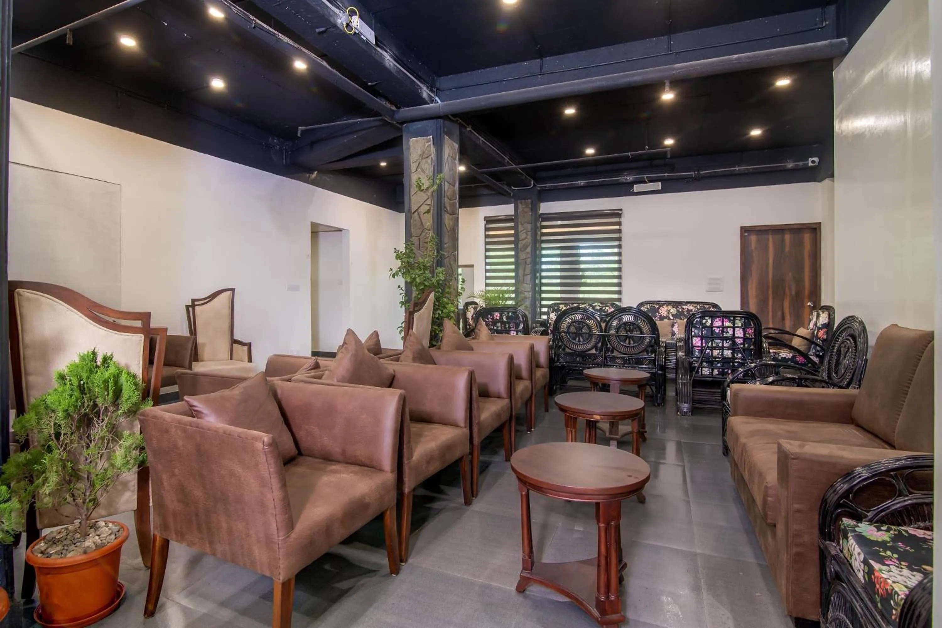 Lobby or reception in Sumitel Vista 800m from Mall Road