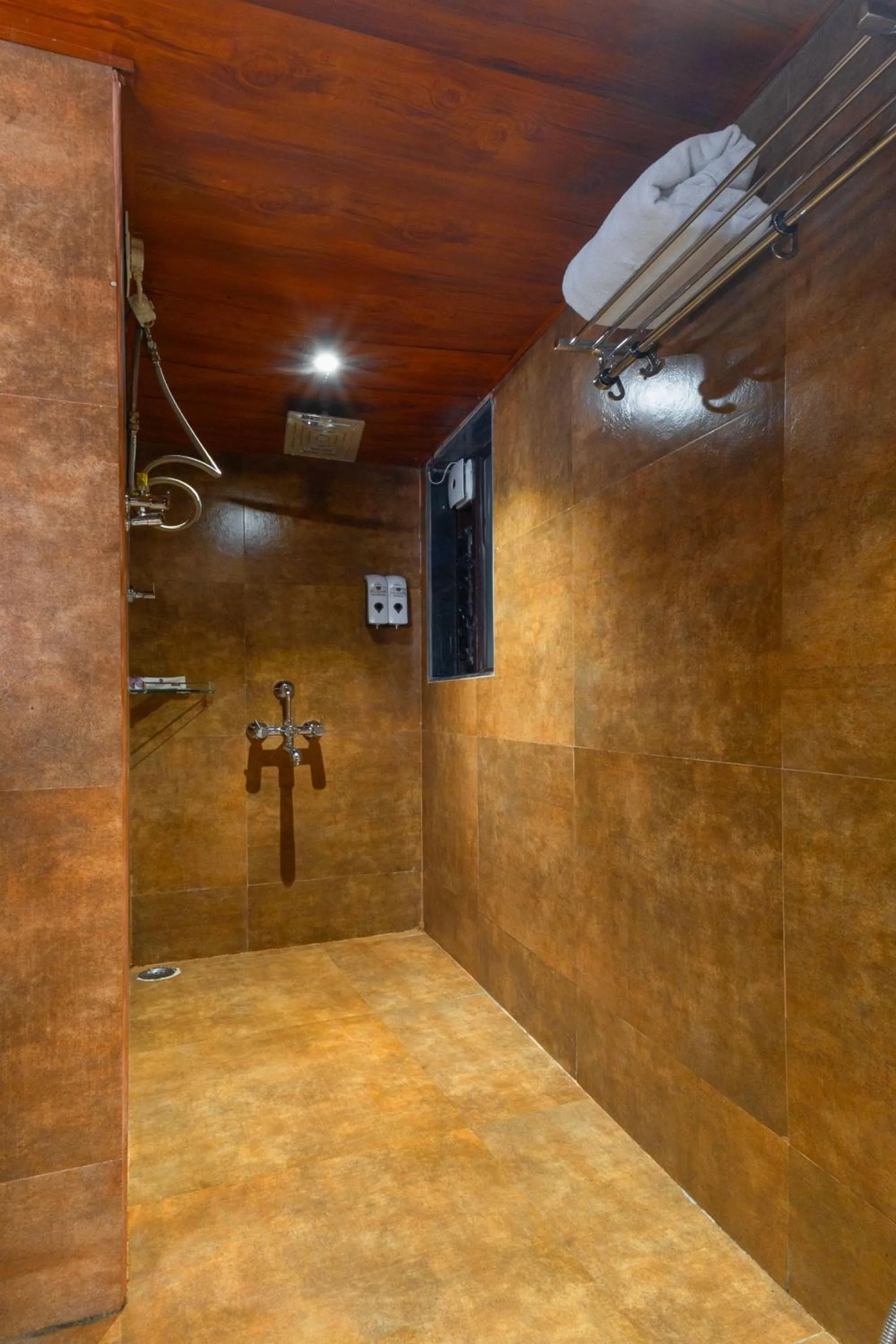 Bathroom in Sumitel Vista 800m from Mall Road