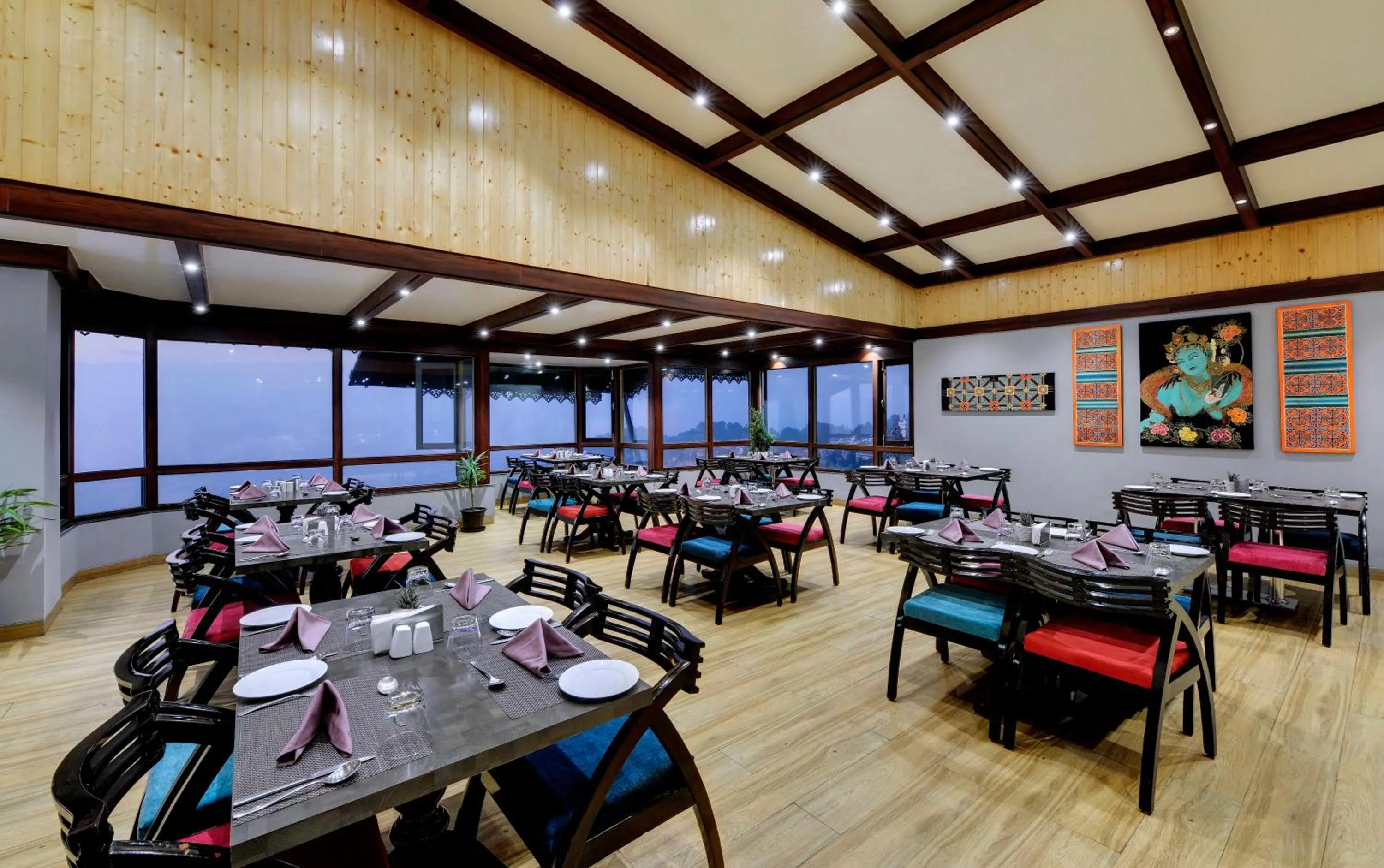 Restaurant/places to eat in Sumitel Vista 800m from Mall Road