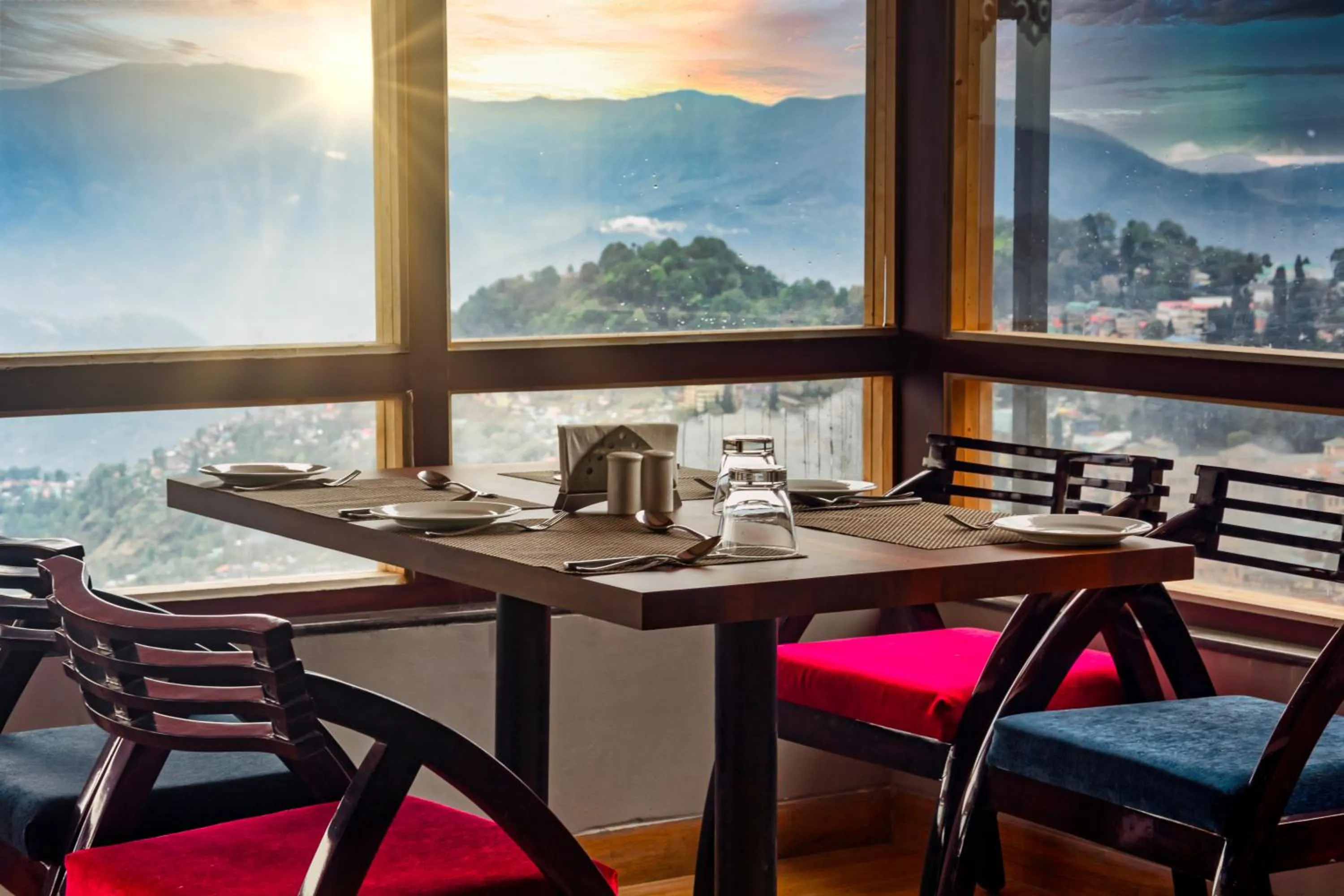 Restaurant/places to eat in Sumitel Vista 800m from Mall Road