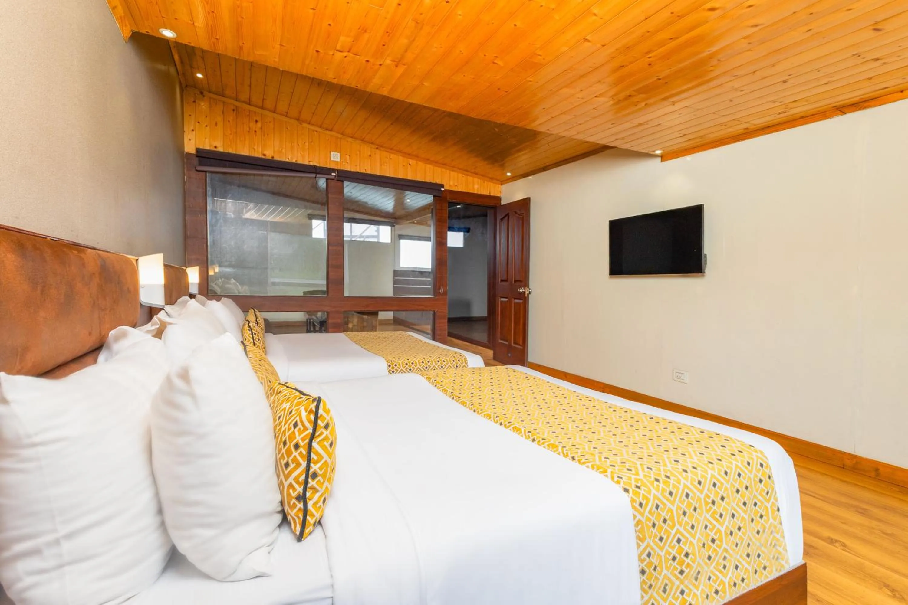 Bedroom, Bed in Sumitel Vista 800m from Mall Road