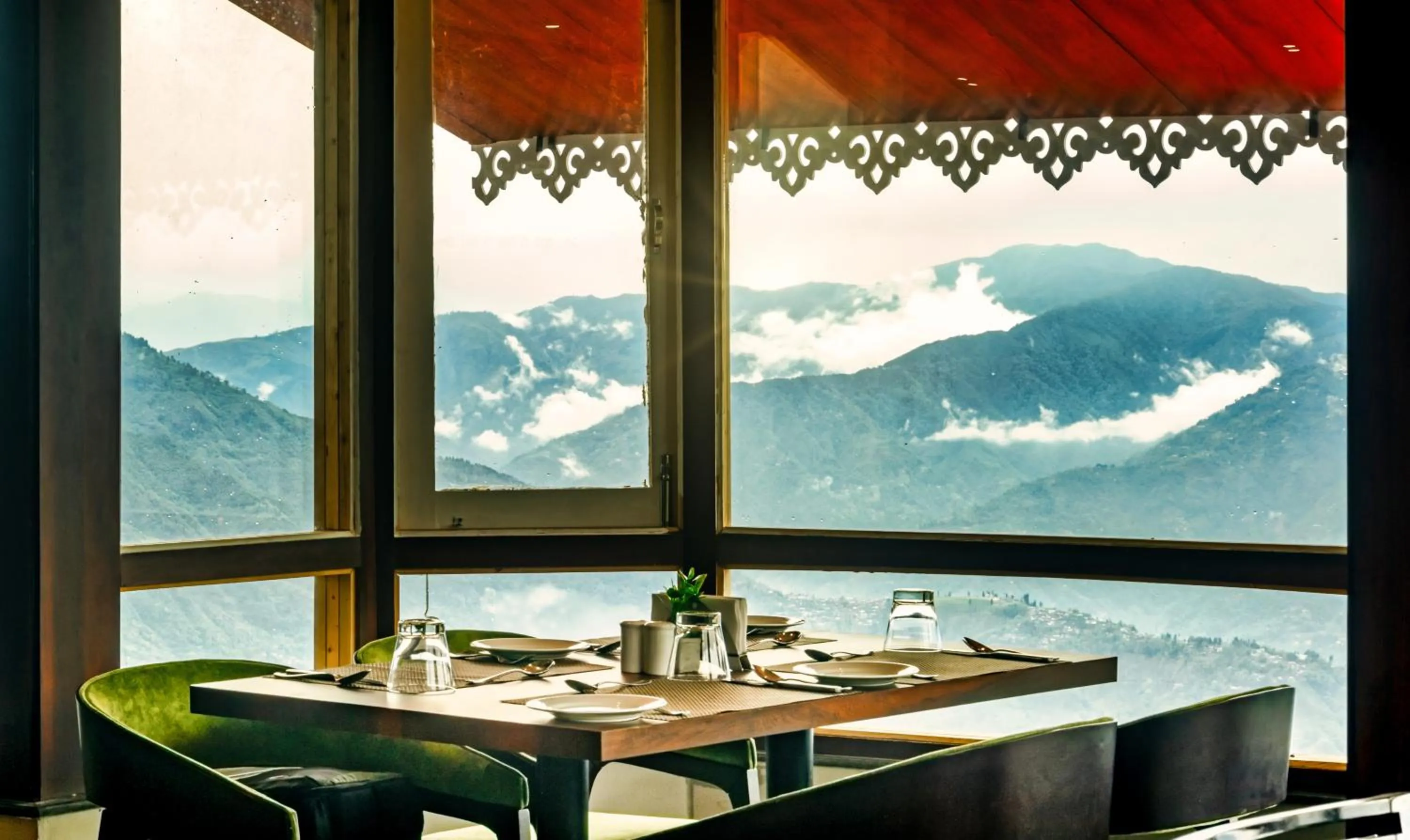 Restaurant/places to eat in Sumitel Vista 800m from Mall Road