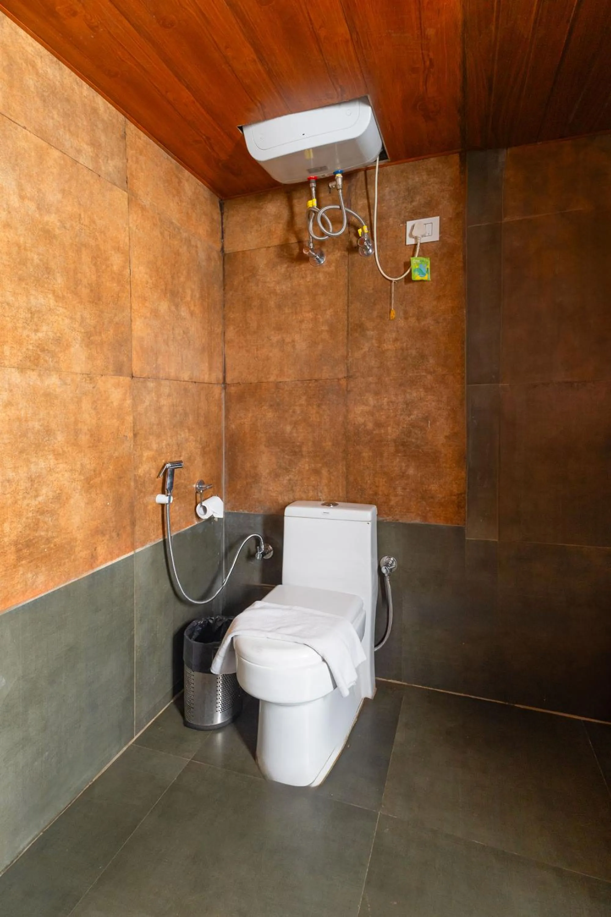 Bathroom in Sumitel Vista 800m from Mall Road