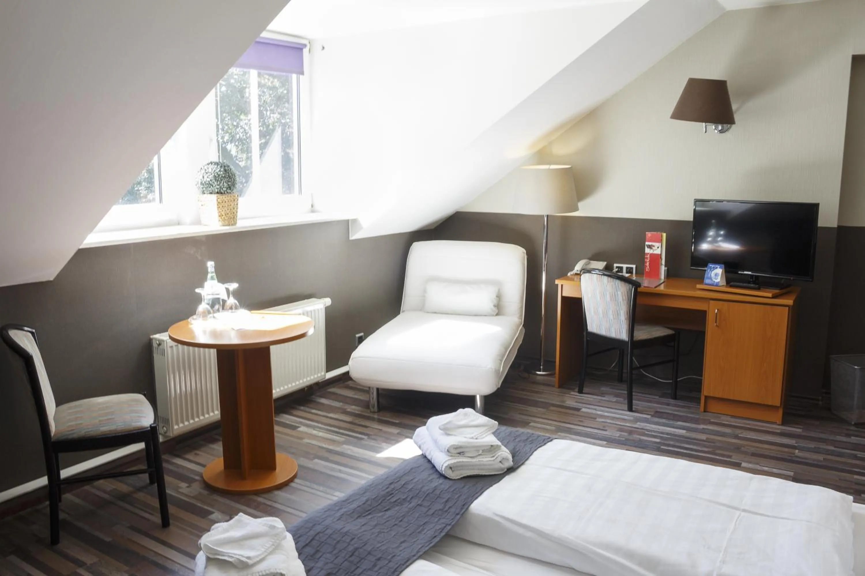 Day, Bed in Dresdner Hof