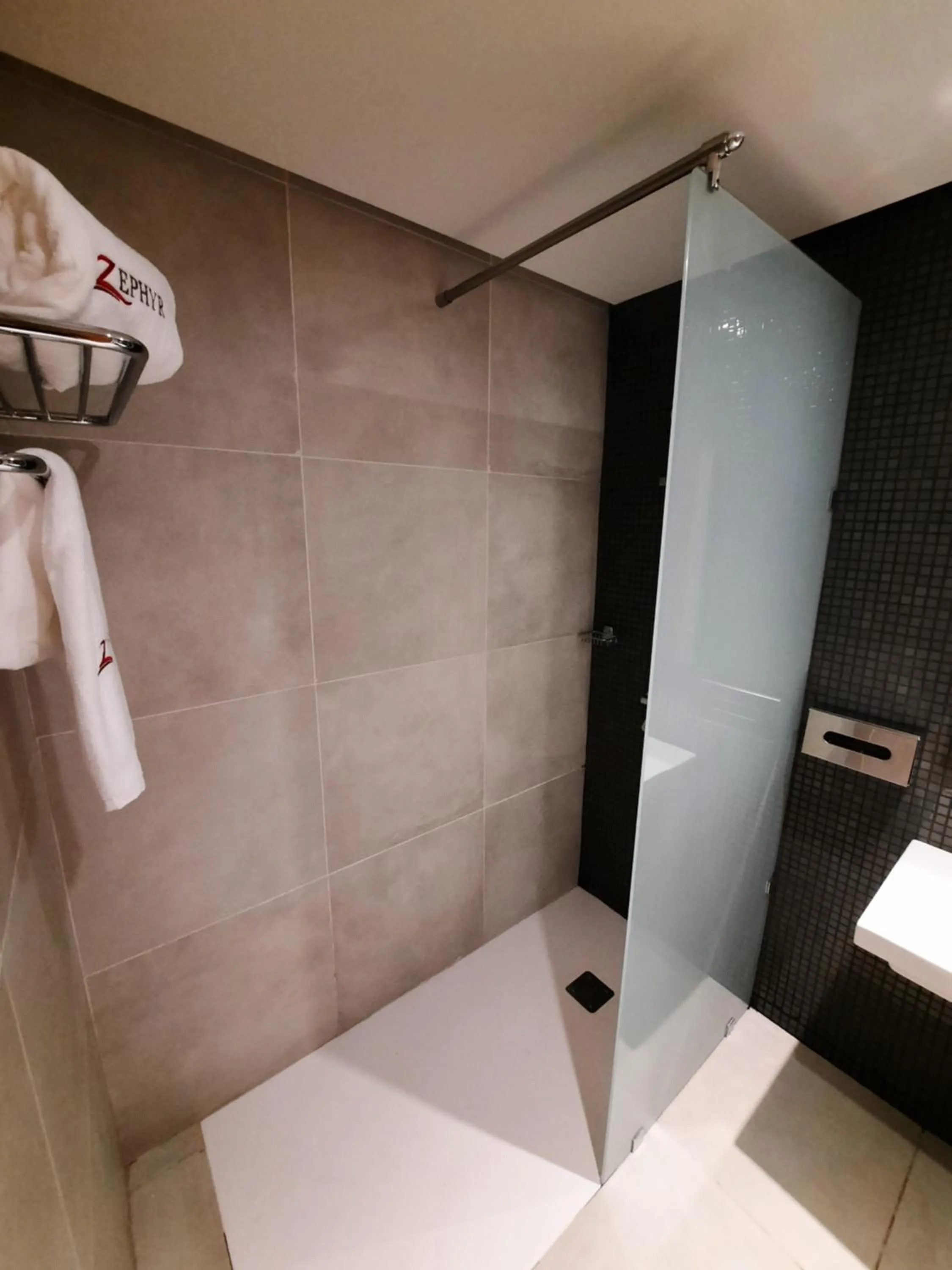 Bathroom in Zephyr Mazagan