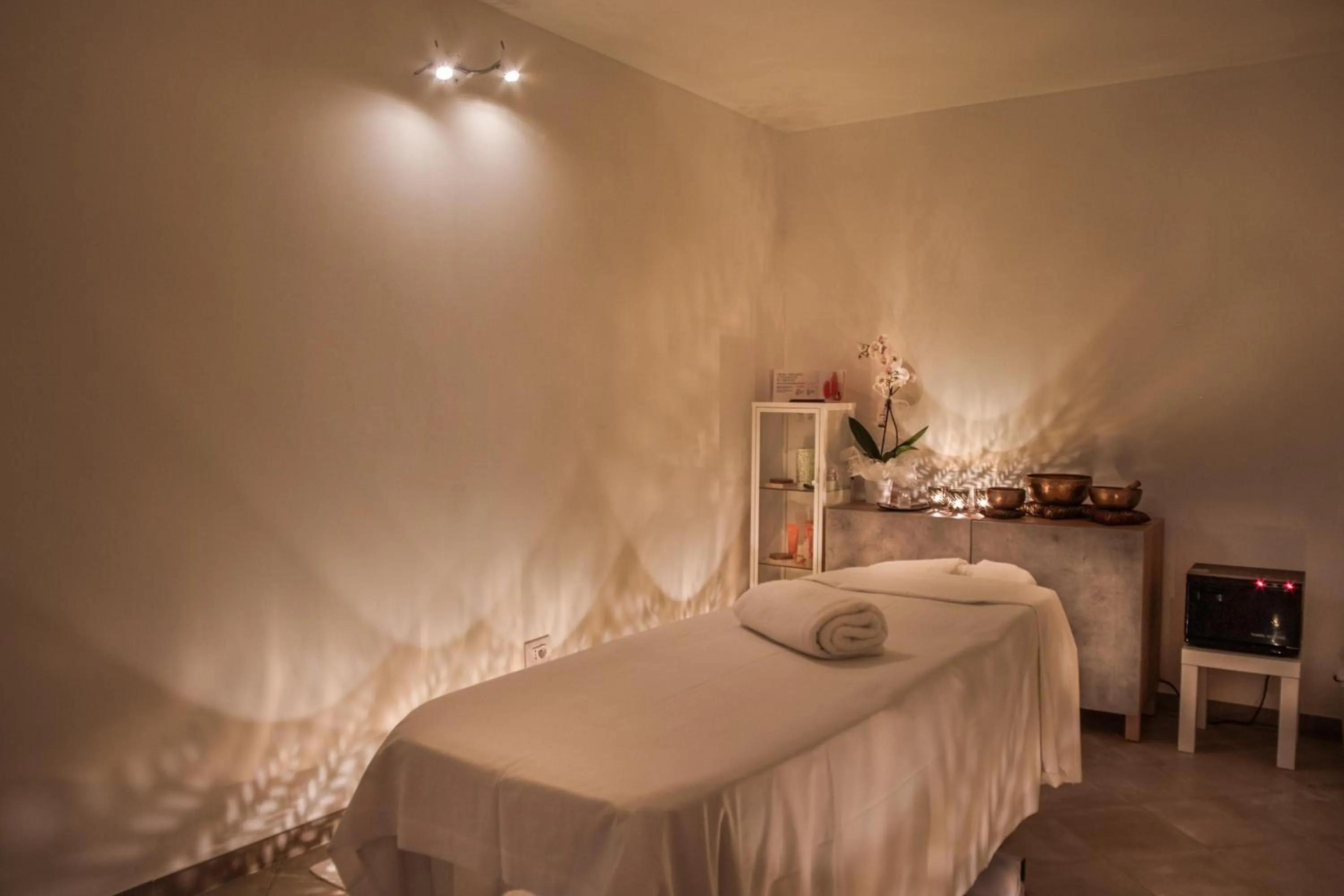 Massage, Bed in Cala Sinzias Resort