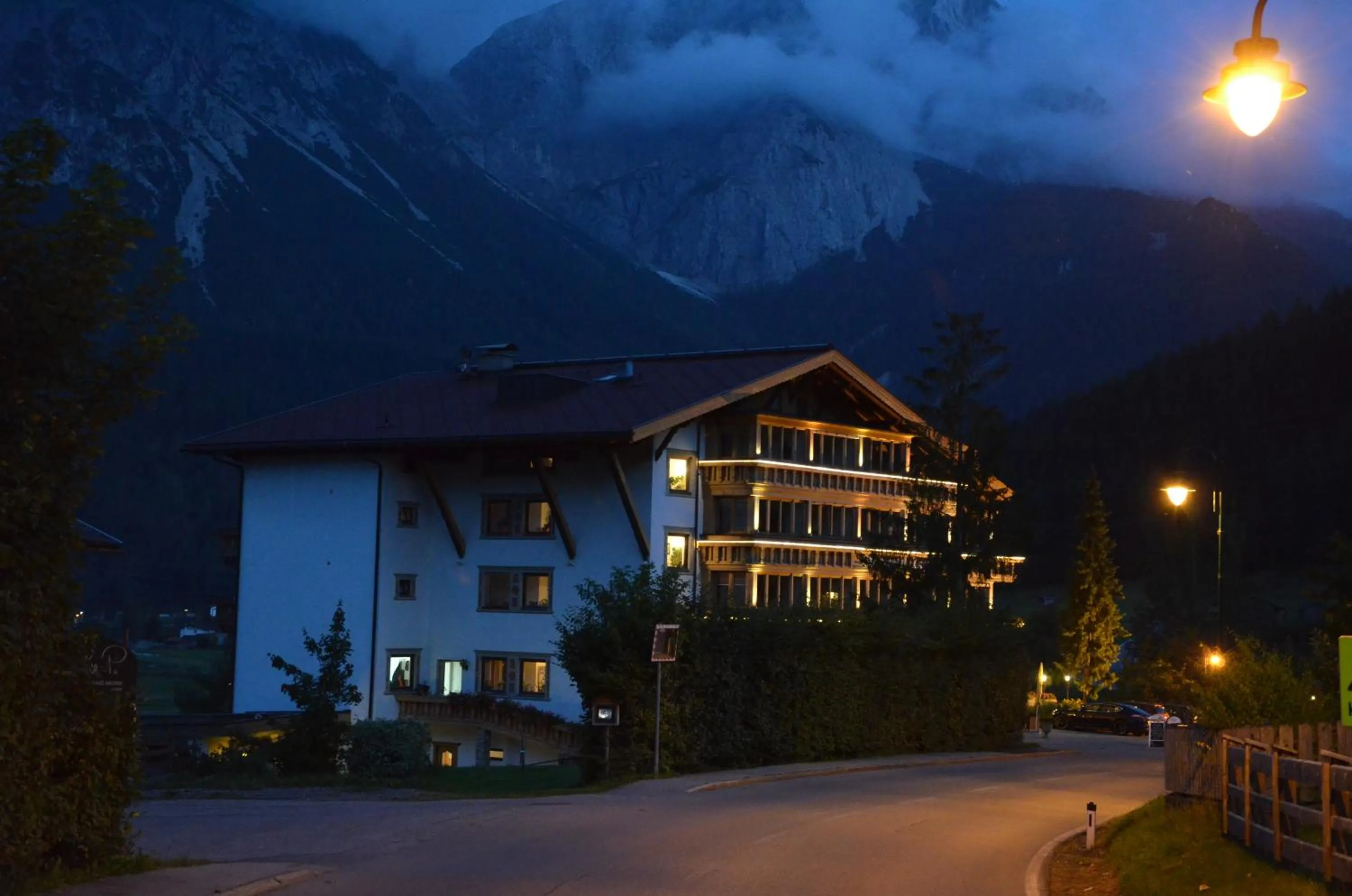 Facade/entrance in Sporthotel Zugspitze