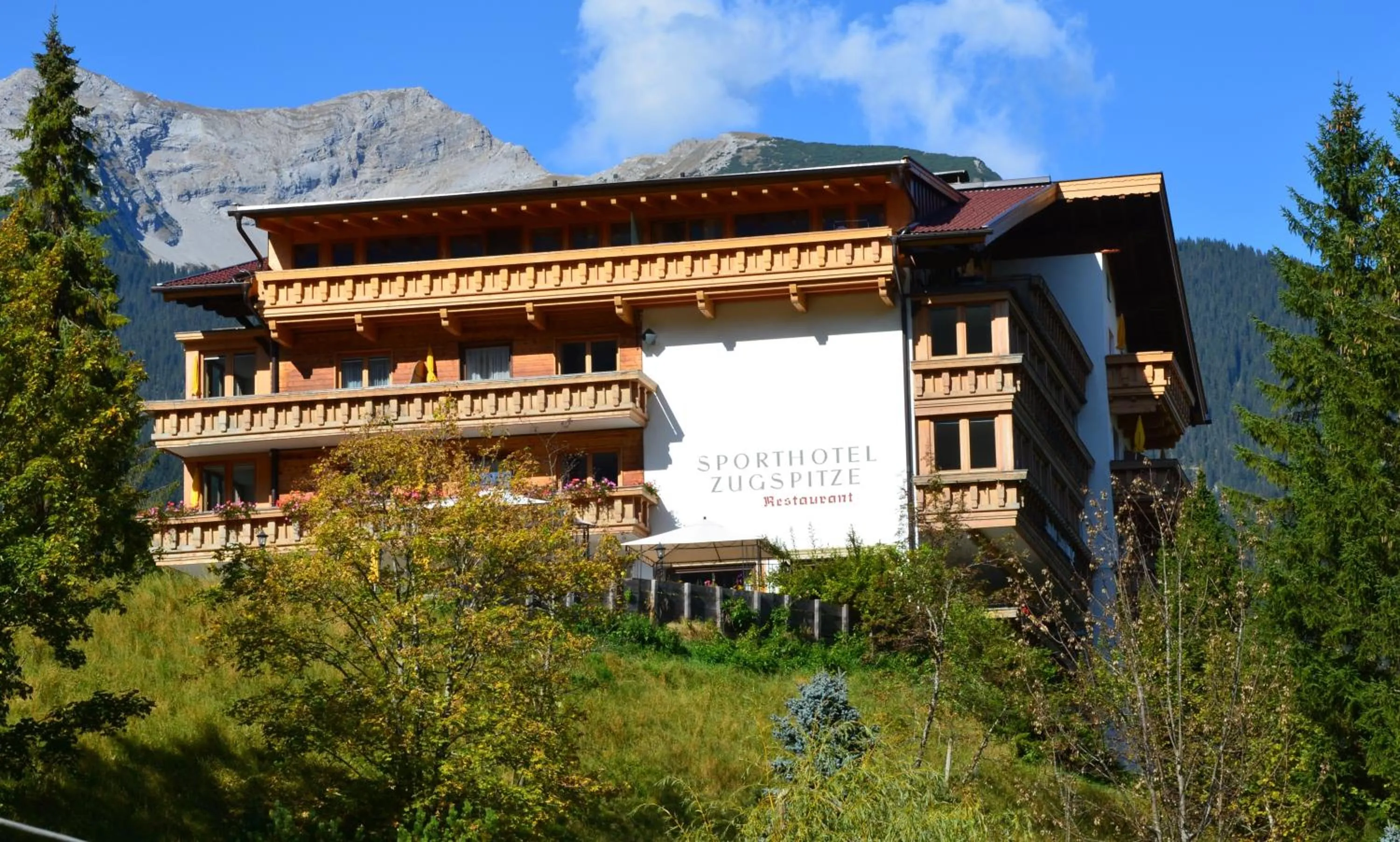 Facade/entrance in Sporthotel Zugspitze